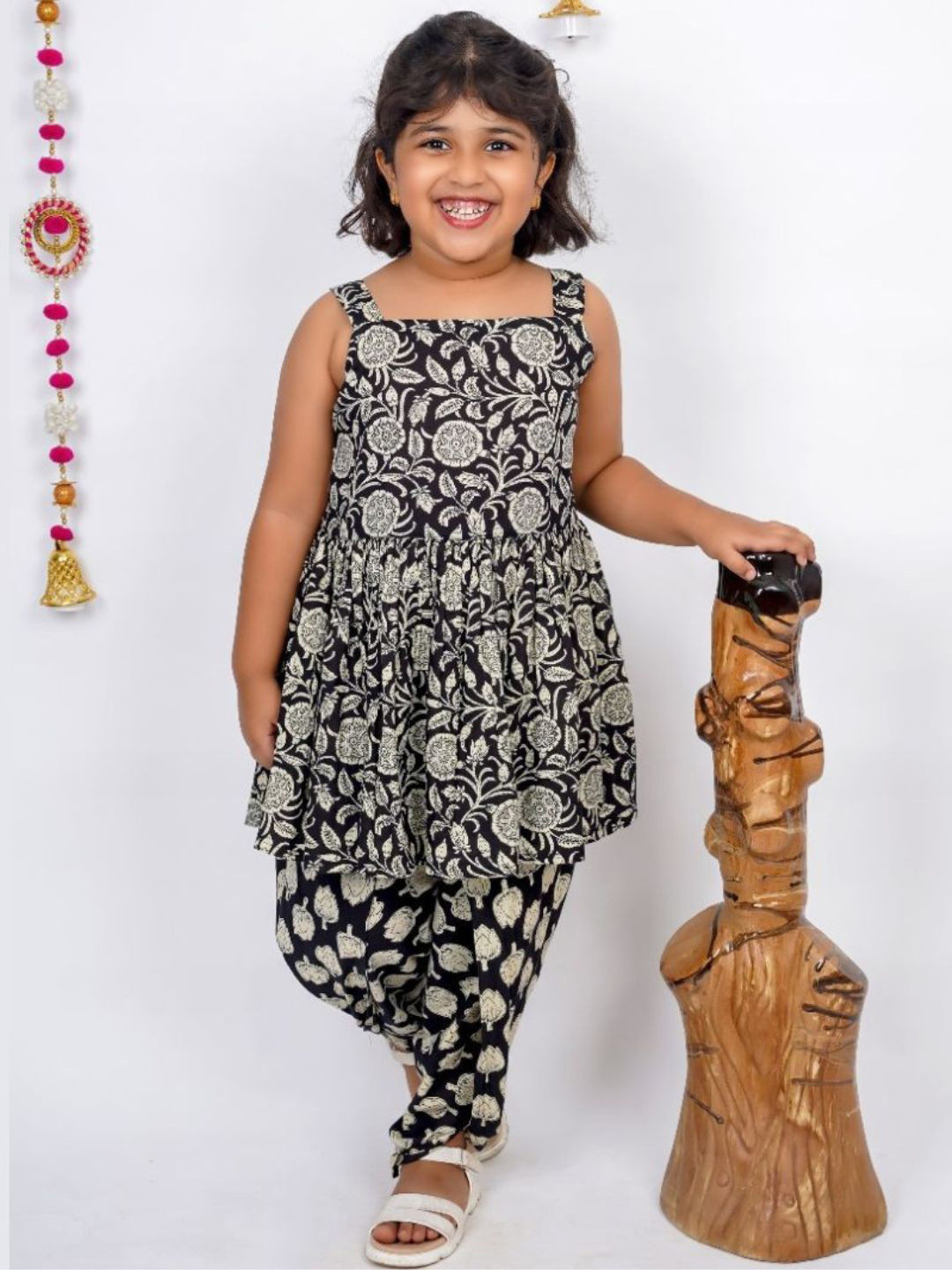 Vastrarth Girls Floral Printed Empire Pure Cotton Kurti with Pyjamas