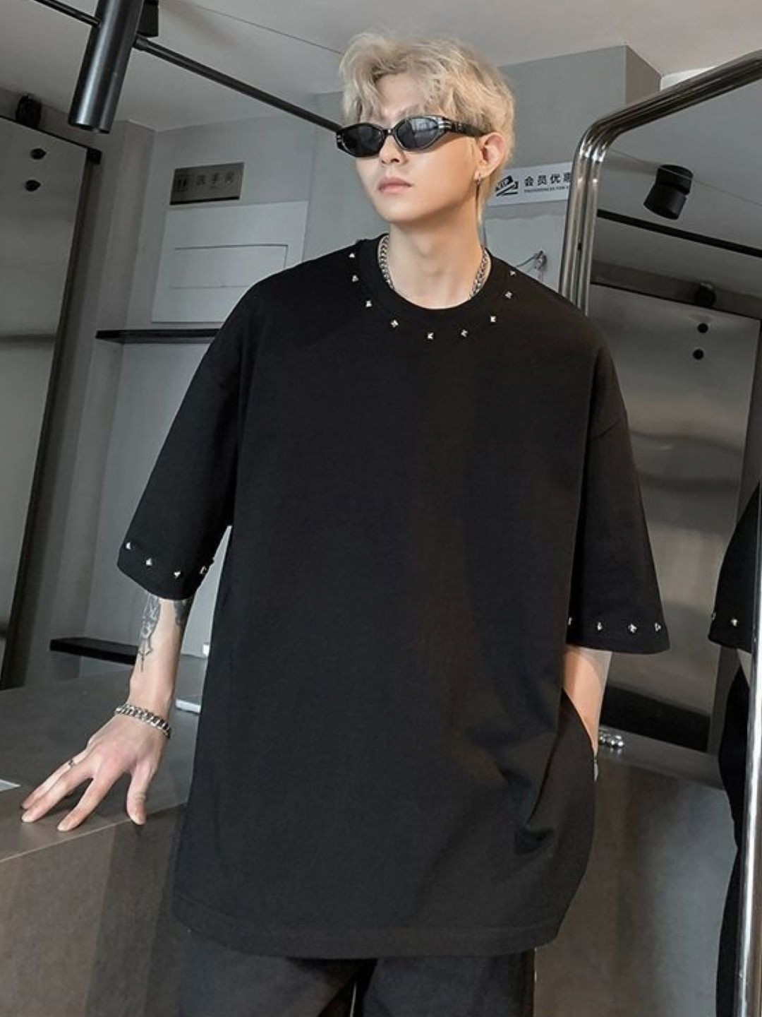 StyleCast Black Solid Oversized Longline T-shirt