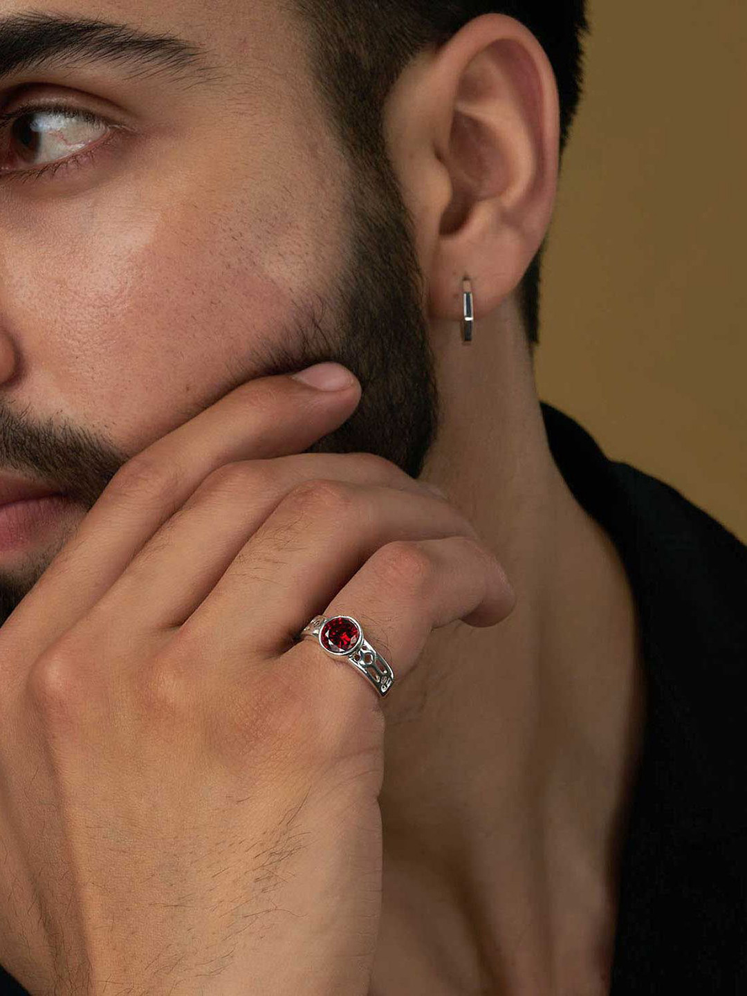 LeCalla Men 925 Sterling Silver Rhodium Plated Cubic Garnet Stone-Studded Finger Ring