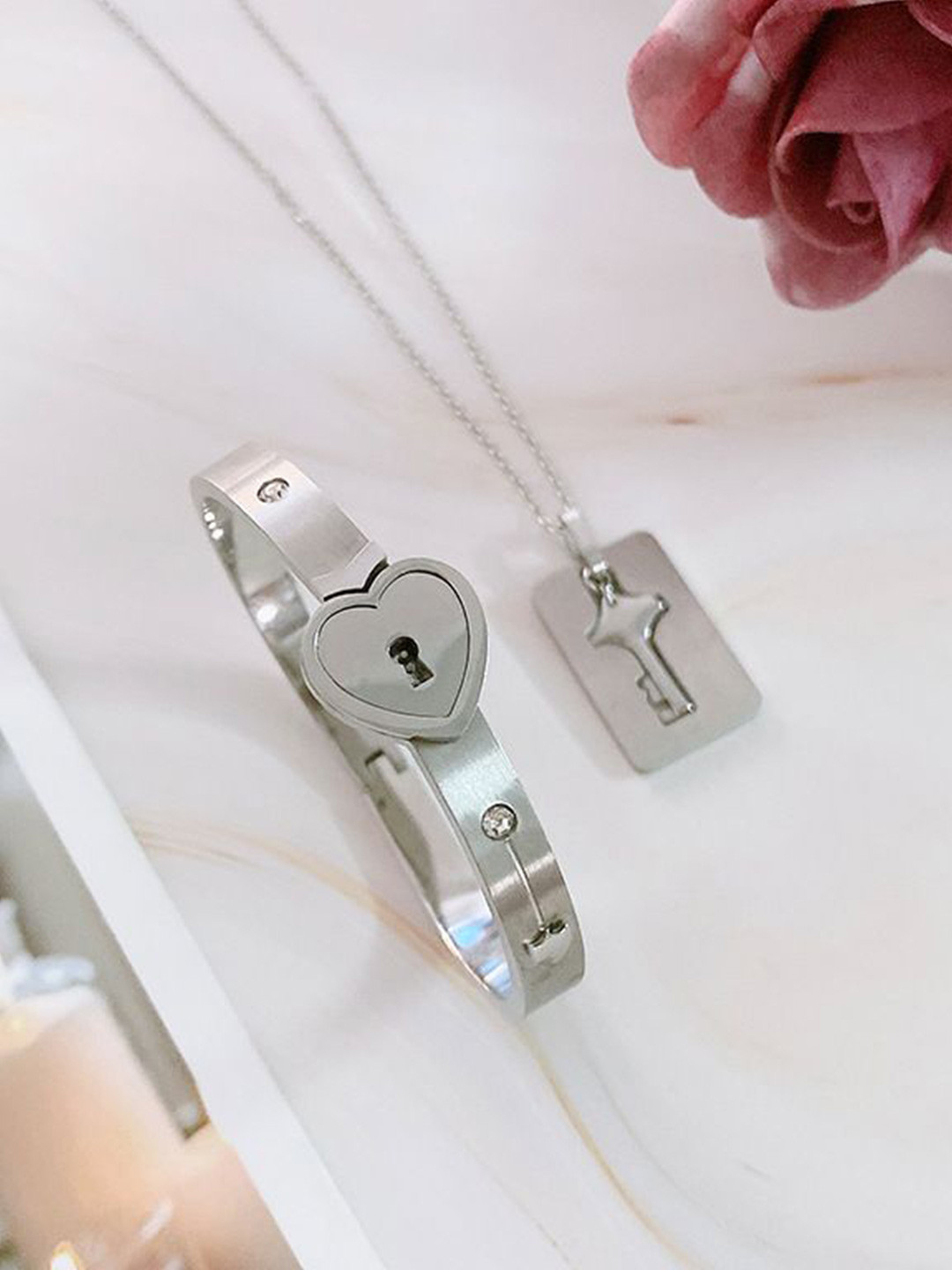 DIVASTRI  Silver-Plated Lock and Key  Pendant With Bracelet