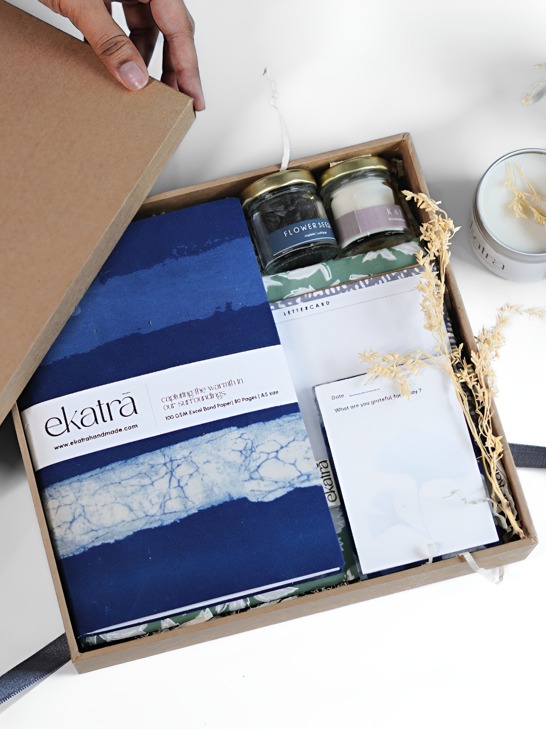 Ekatra Blue & White Printed Gratitude Hamper