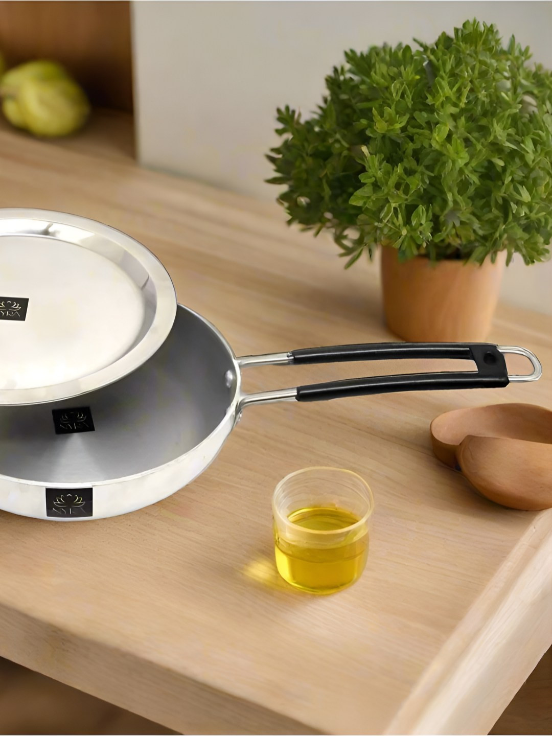 Nyra Kitchenware Silver Toned & Black Aluminum Induction Fry Pan With Stainless-Steel lid