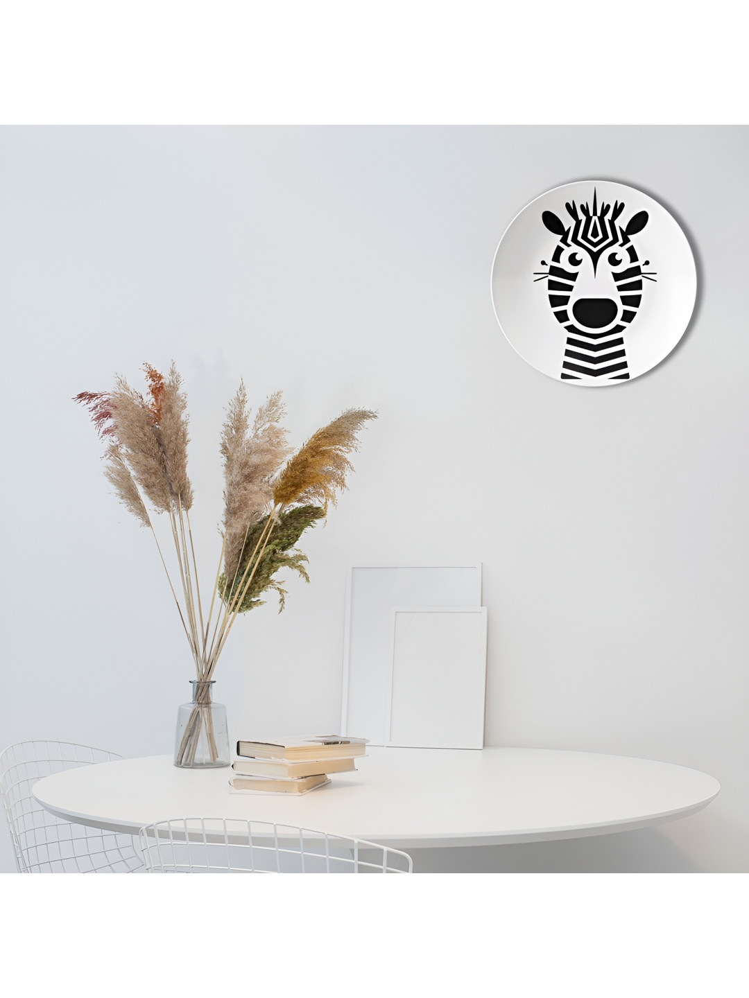 THE QUIRKY HOME A Striped Sensation Crafted Ceramics Glossy Hanging Hall Wall Plates-10In