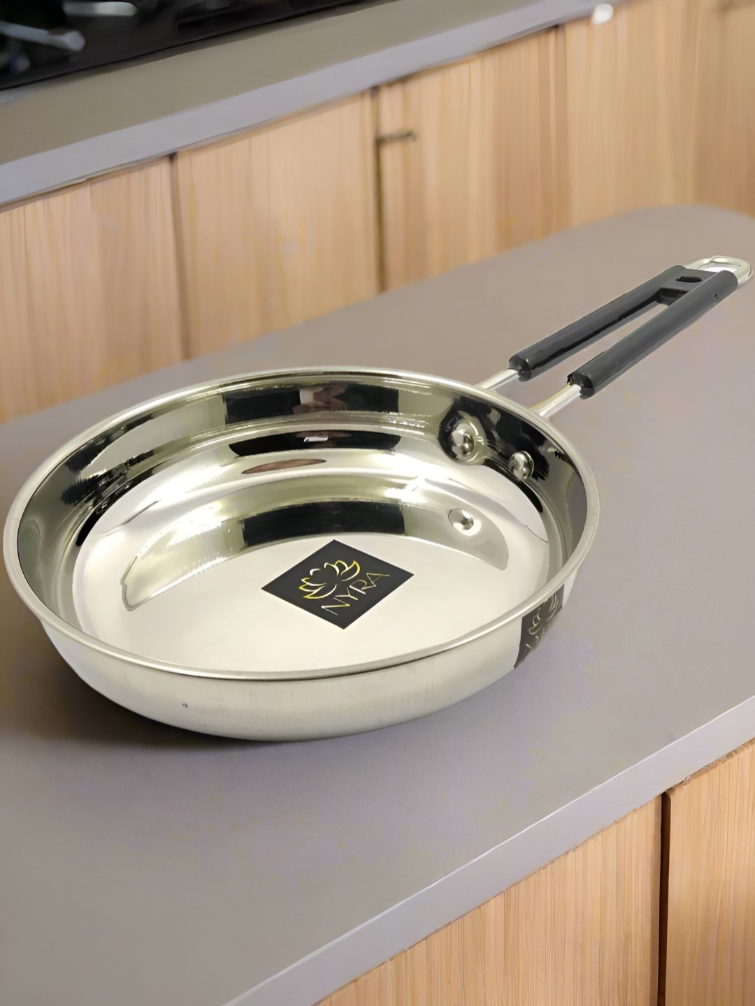 Nyra Kitchenware Silver-Toned Stainless Steel Fry Pan With Riveted PVC Handle-750 ml