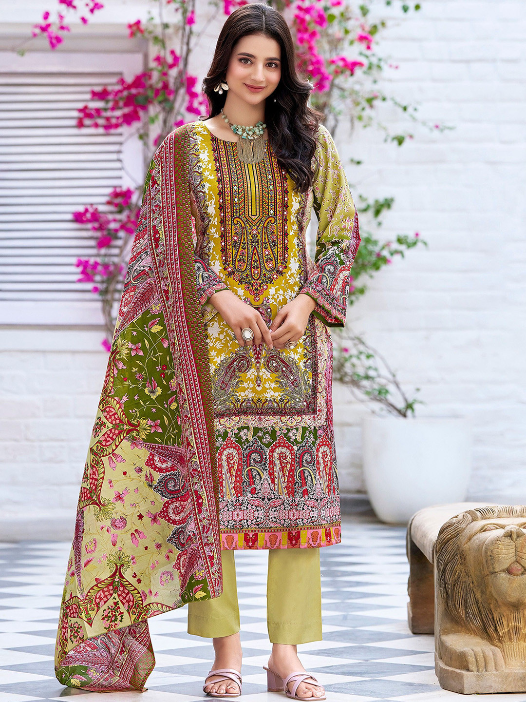 MOJILAA Paisley Printed Mirror Work  i Style Kurta With Trousers & Dupatta