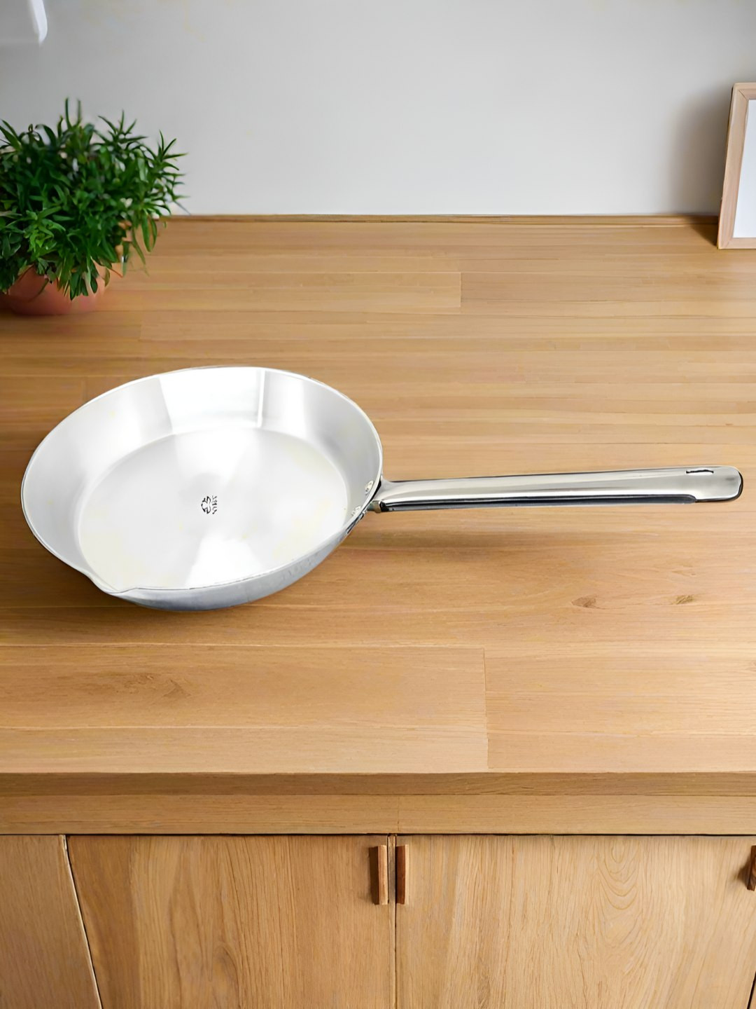 Nyra Kitchenware Silver Toned Aluminium Fry Pan With Stainless Steel Handle