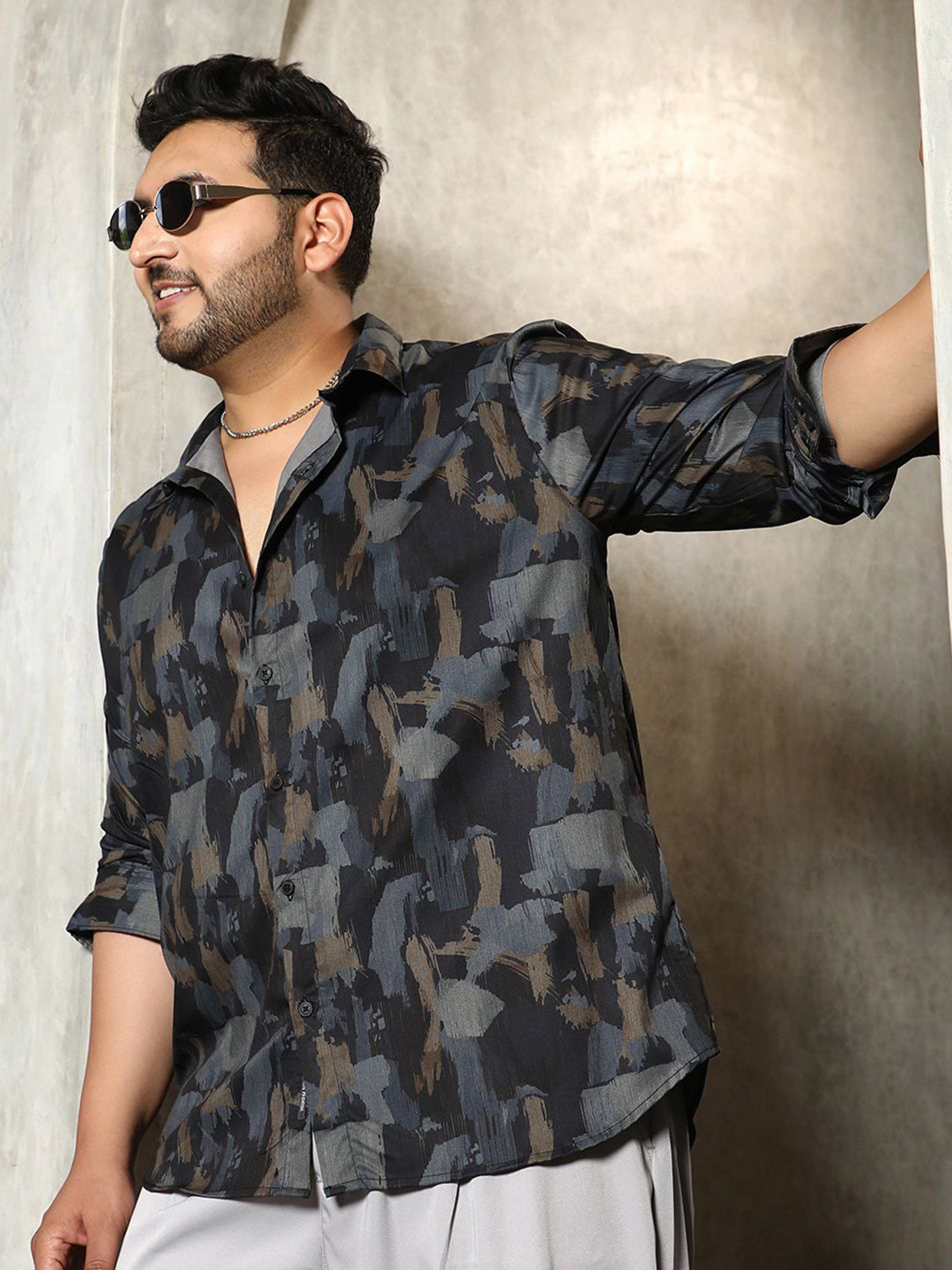 Instafab Plus Abstract Printed Spread Collar Comfort Fray-Stroke Imprint Shirt