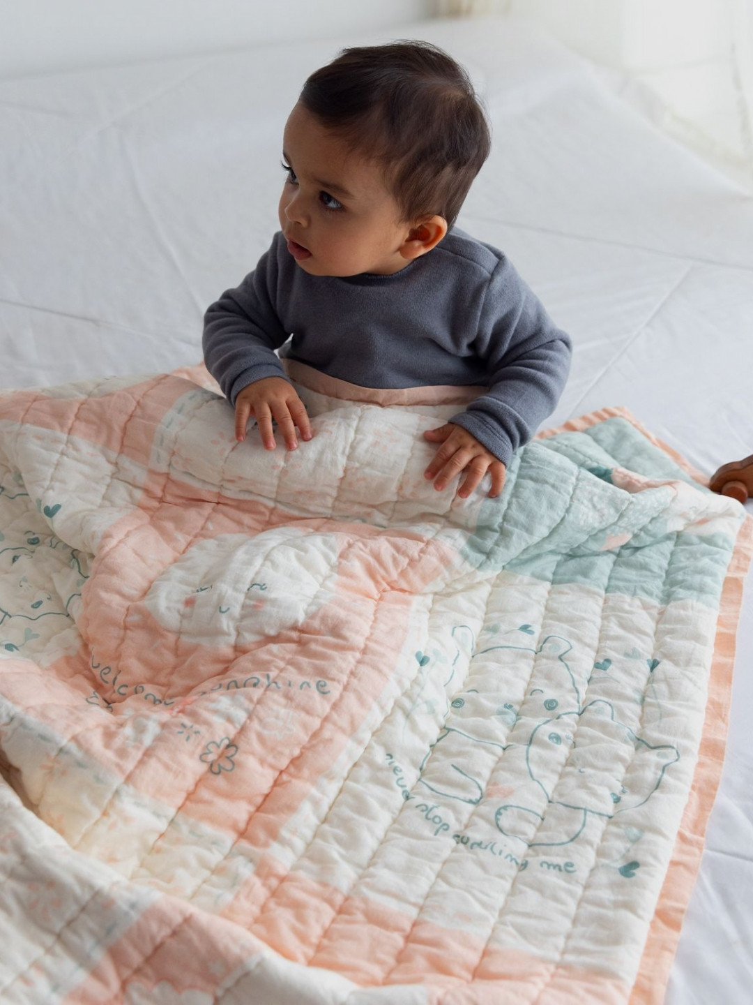 TIDY SLEEP White & Peach-Coloured Ethnic Motifs Mild Winter 210 GSM Single Bed Blanket