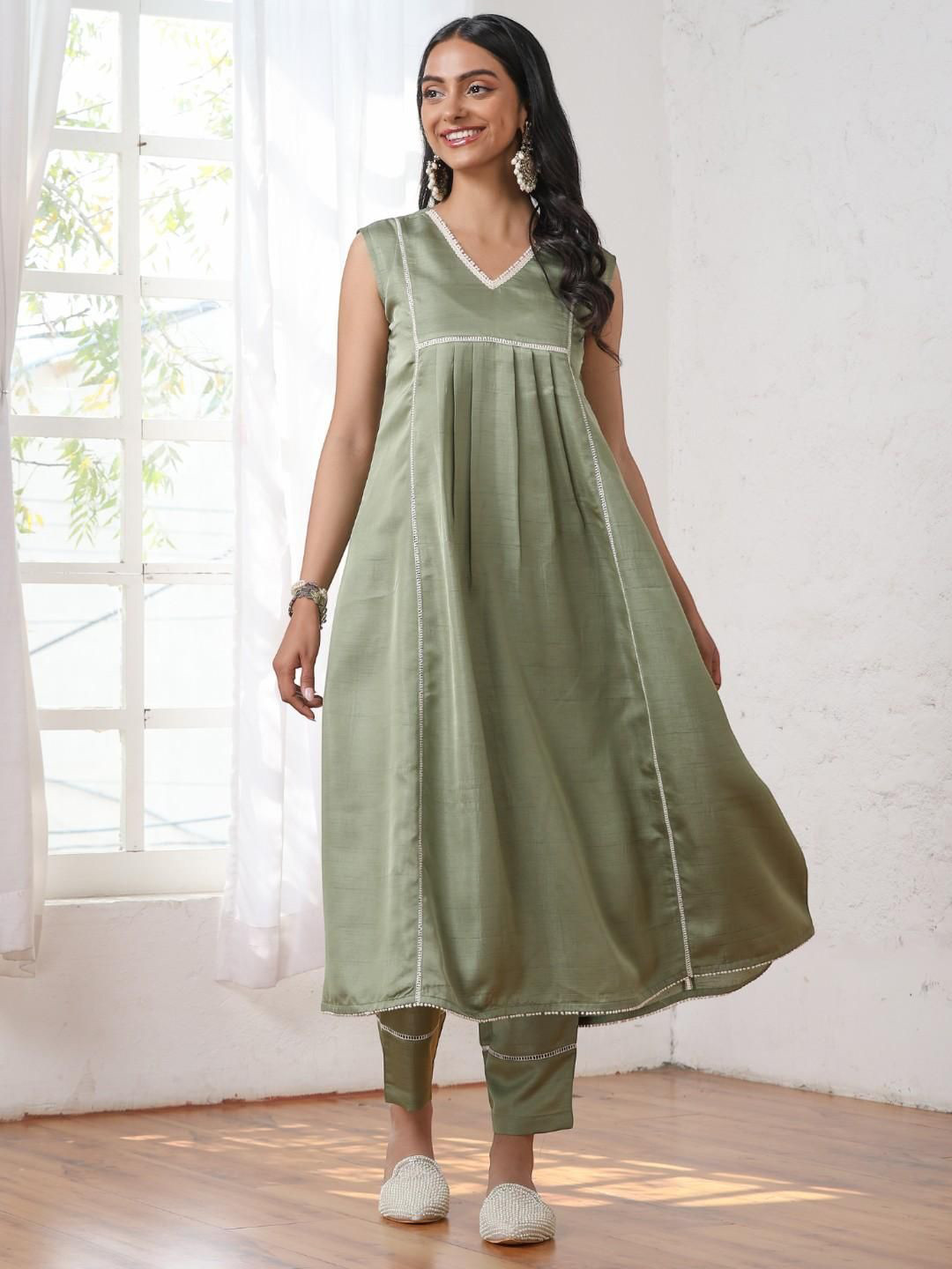 Swtantra V-Neck Sleeveless Panelled Satin A-Line Kurta With Trouser Set