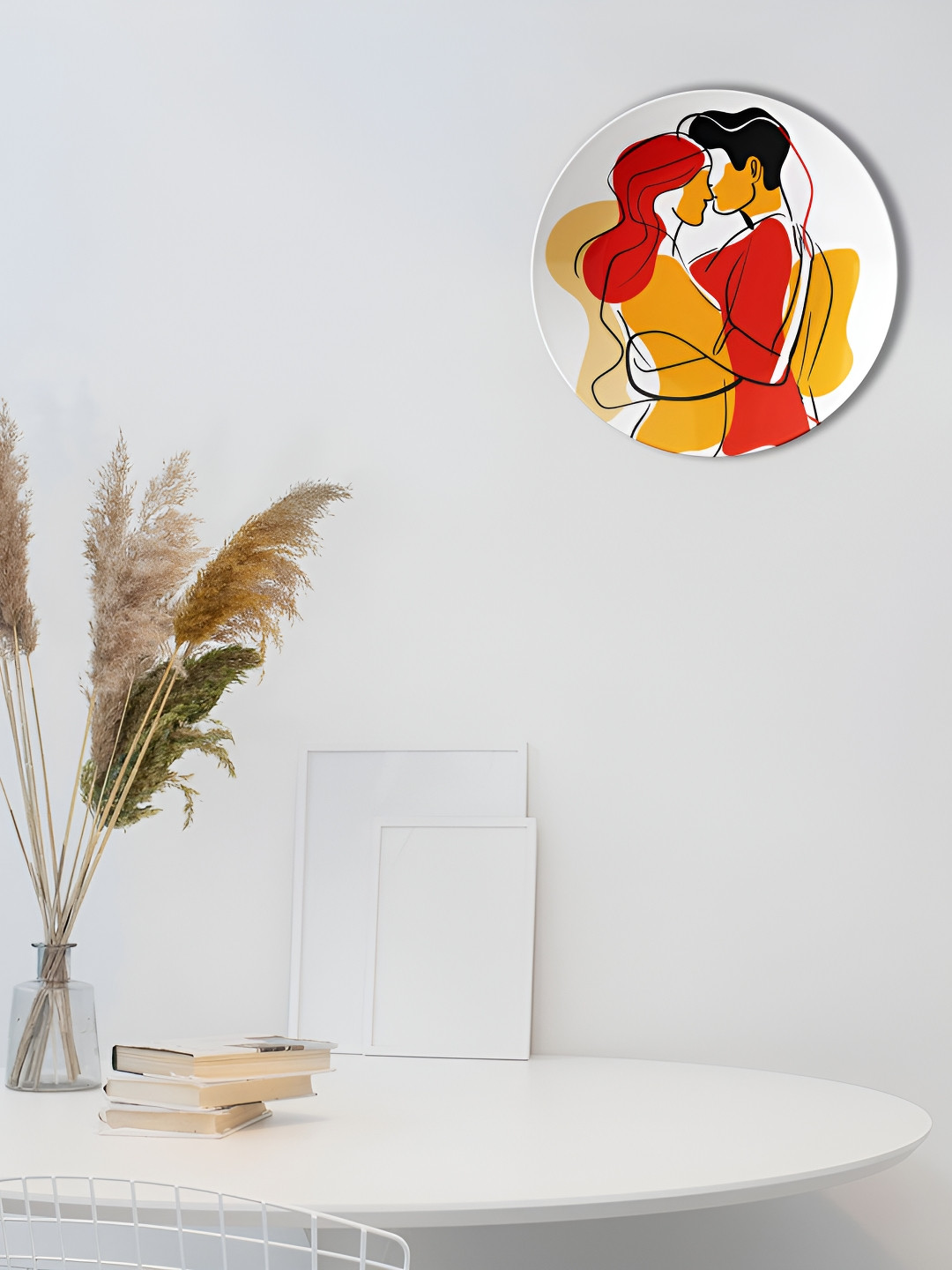 THE QUIRKY HOME Passionate Encounter Crafted Ceramics Glossy Hanging Hall Wall Plates-10In