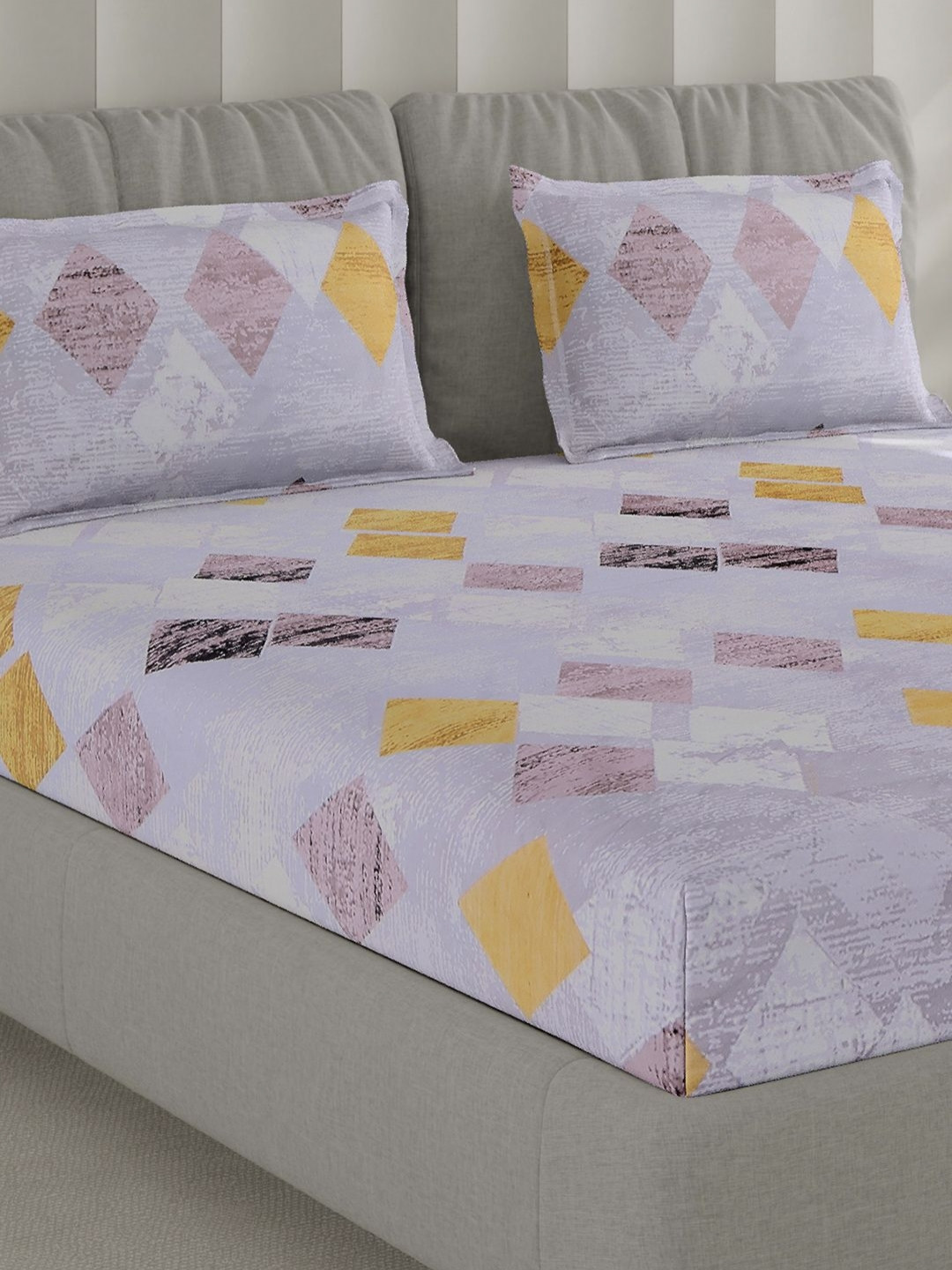 Monte Carlo Peach & Black Geometrical Printed 130 TC Queen Bedsheet Set 2.2 x 2.5 m