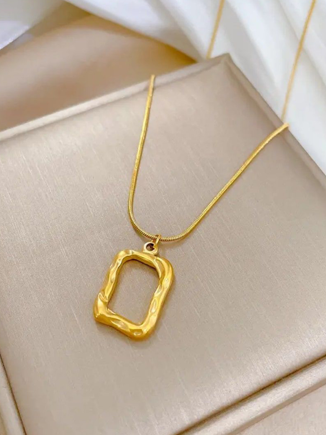 JEWILLEY Gold-Plated Hollow Rectangle Pendant With Chain