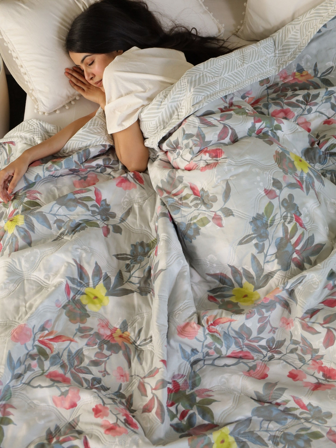 Changers Grey Printed Microfiber Mild Winter 350 GSM Reversible Double Bed Comforter