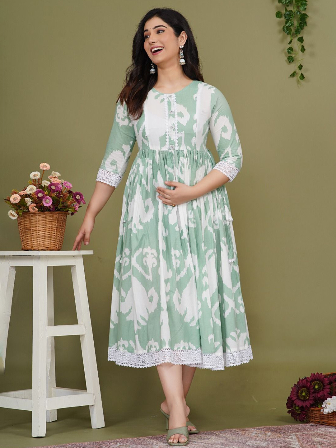outfit 4 you Women Thread Work Anarkali Kurta