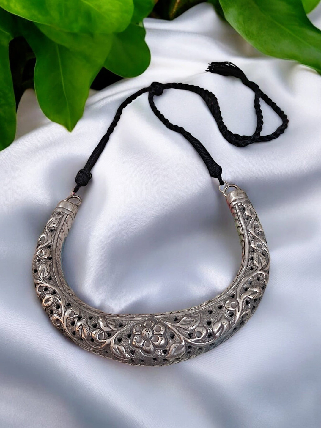 Ekanibymonashstudio Silver-Plated Chitai Hasli Necklace