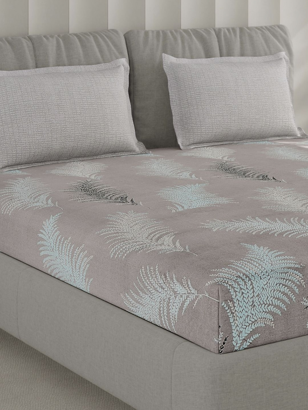Monte Carlo Grey & Black Floral Printed 130 TC Queen Bedsheet Set 2.30 m x 2.50 m
