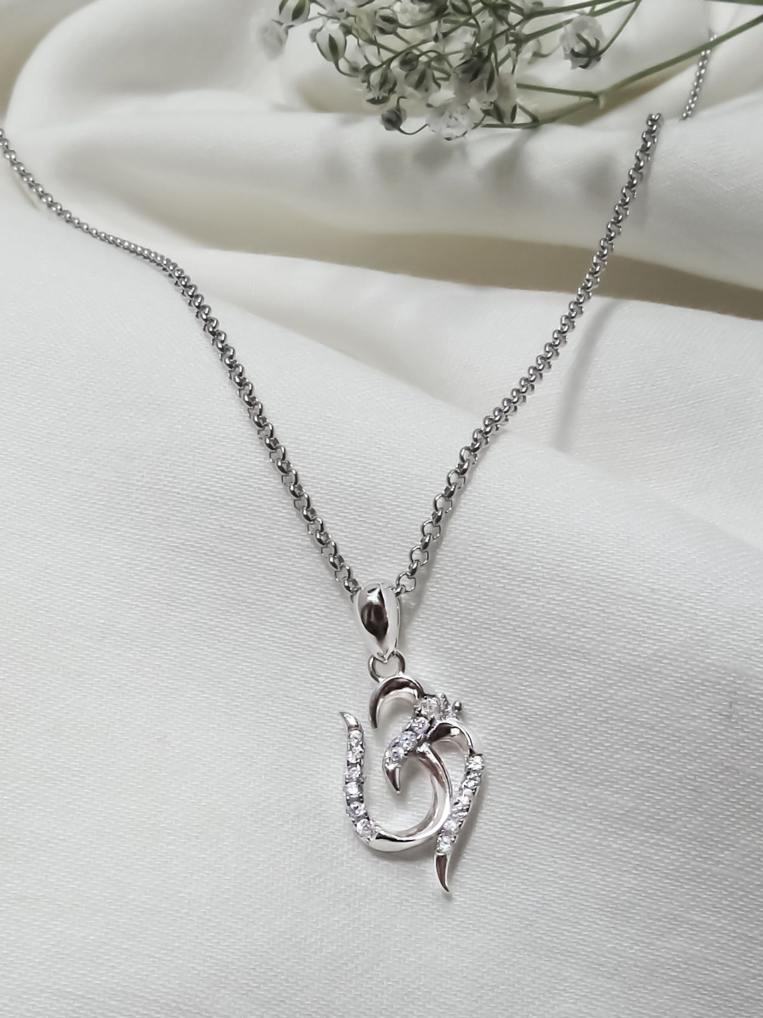 INARI SHINES 925 Sterling Silver Rhodium-Plated Aum Pendant Chain