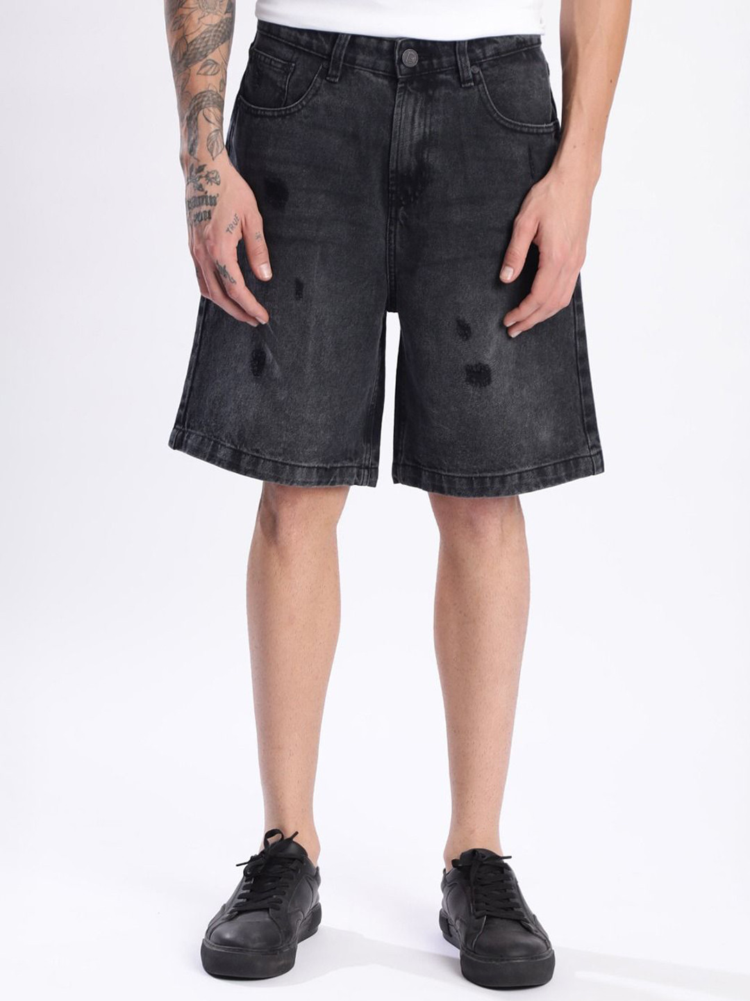 Bene Kleed Men Black Baggy Fit Distressed Denim Shorts