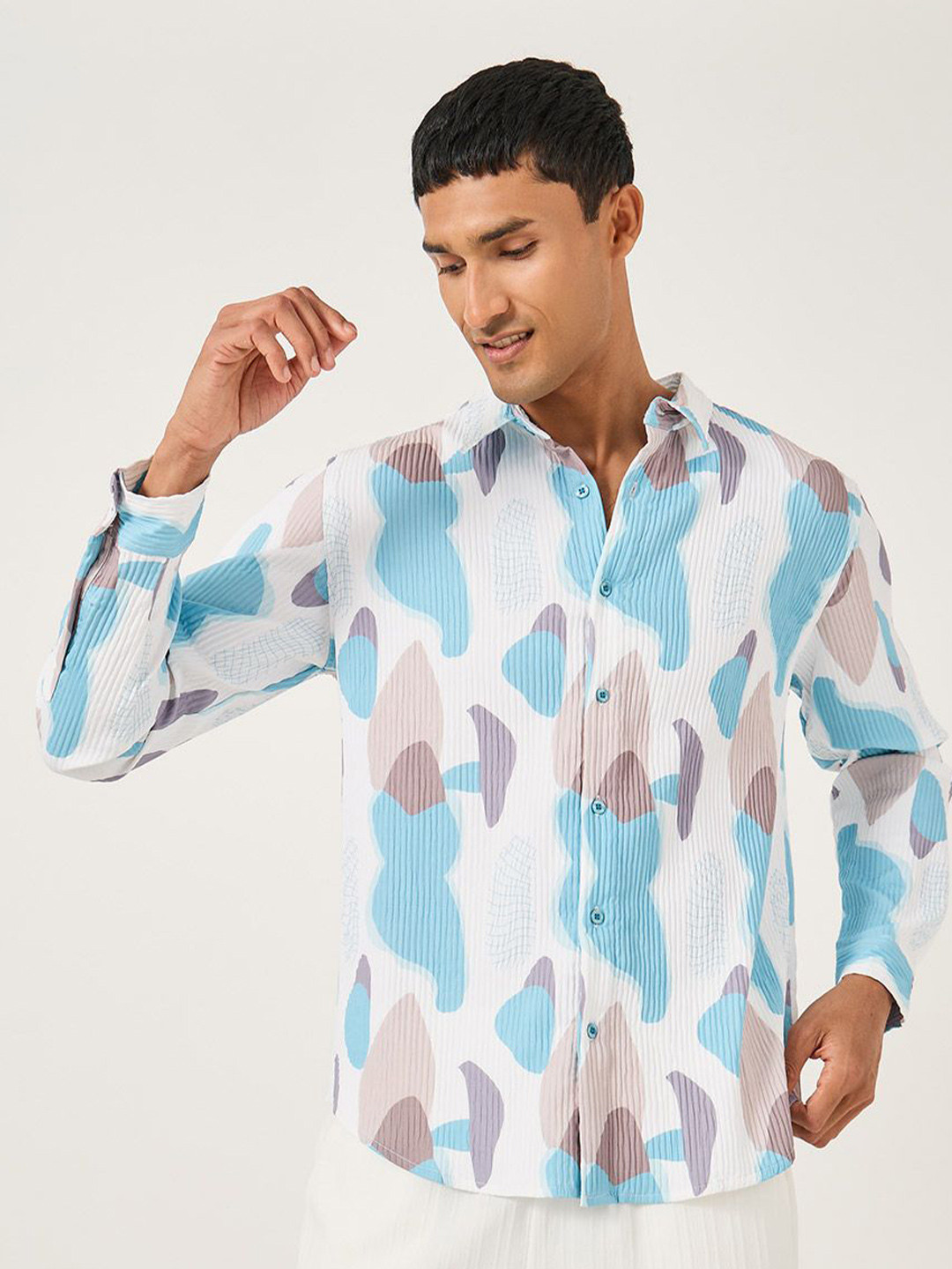 Styli Men Abstract Print Plisse Pleated Regular Fit Casual Shirt