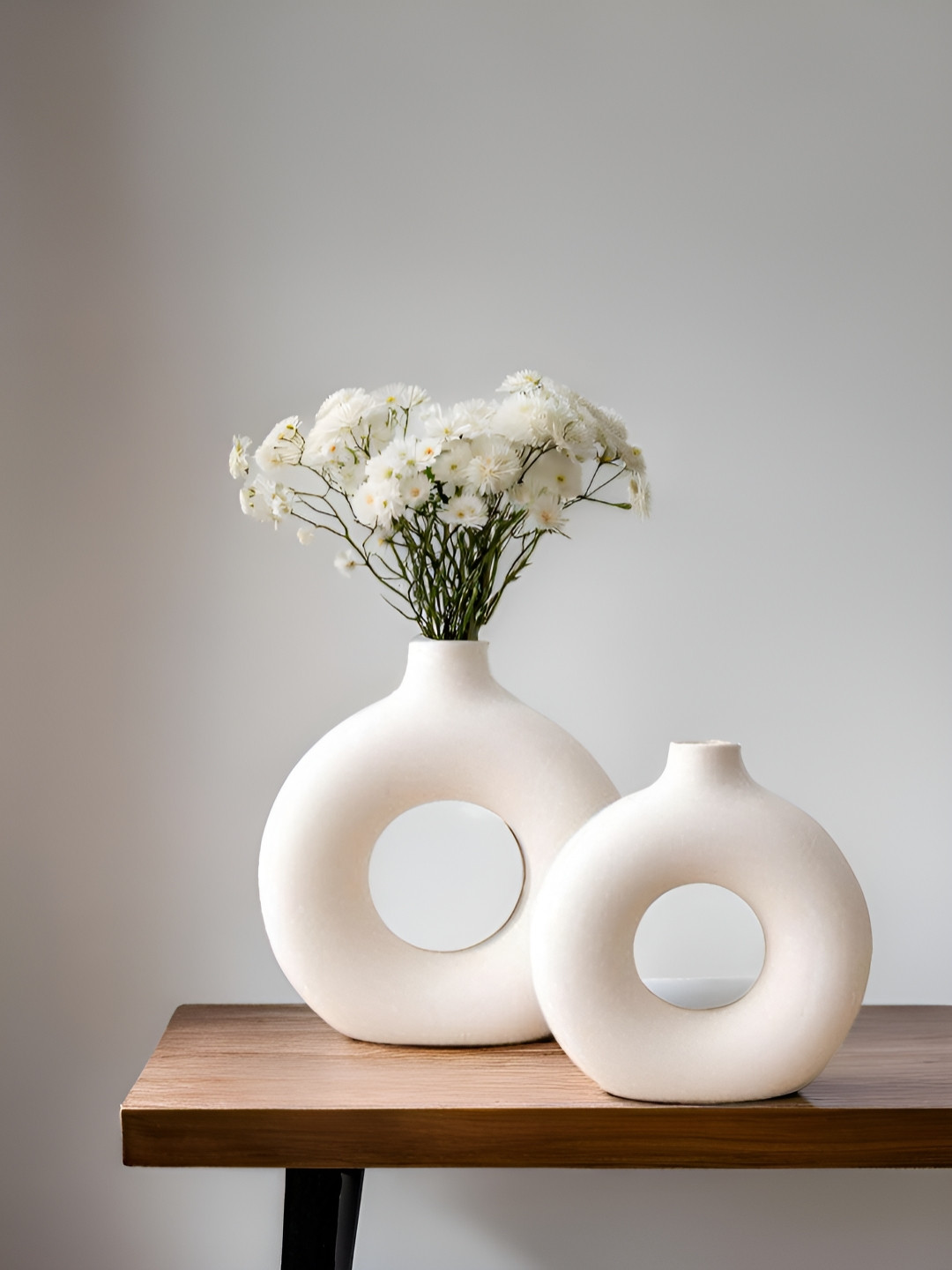 Kraftlik Handicraft 2-Piece White Donut Shaped Flower Vase