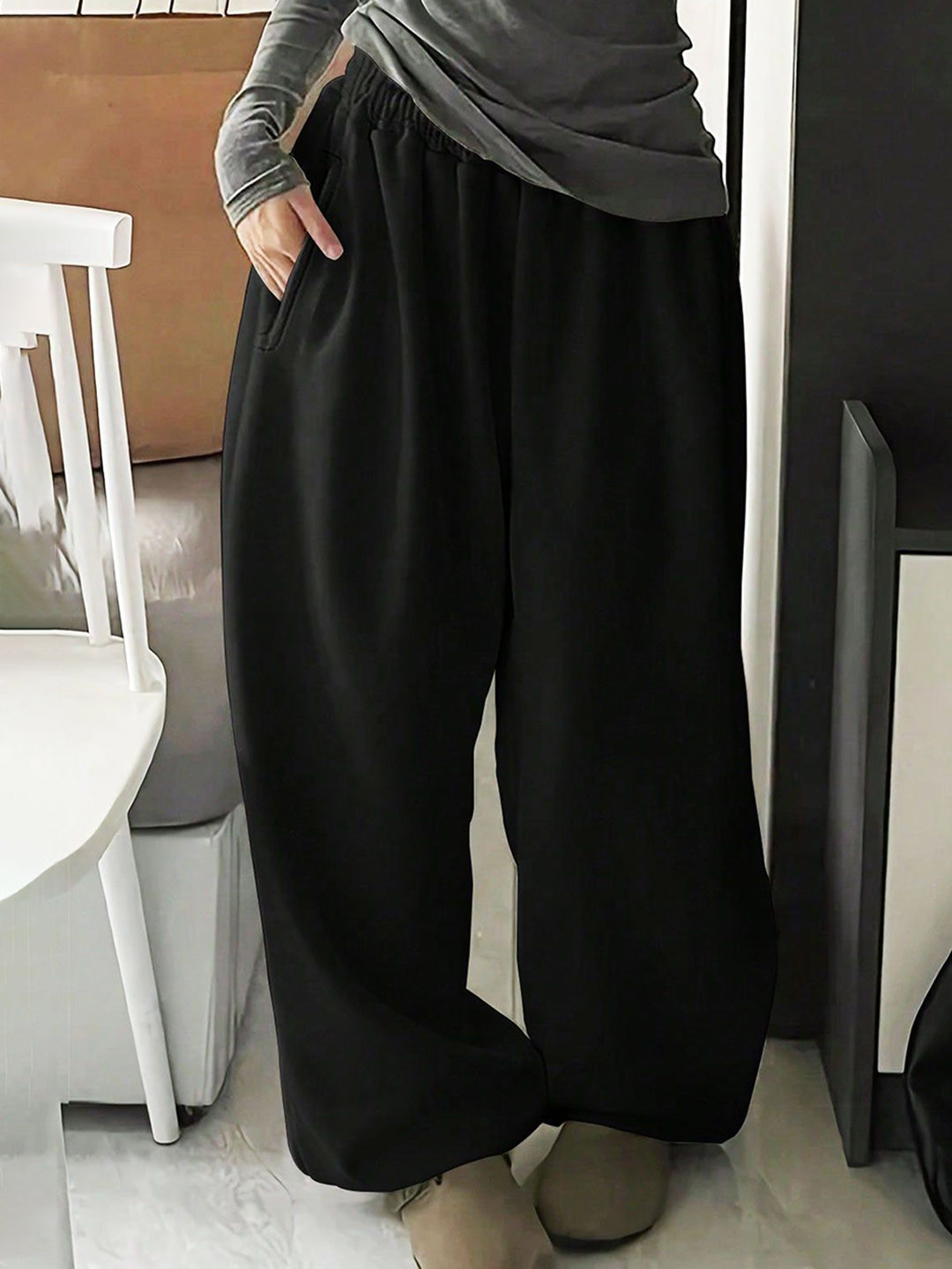 Outzidr Black Solid Relaxed Sweatpants