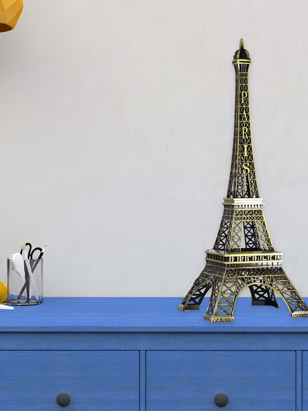 THE QUIRKY HOME Eiffel Tower Monument Bronze Metal Metallic Living Room Medium Showpiece - 9.8 Inches