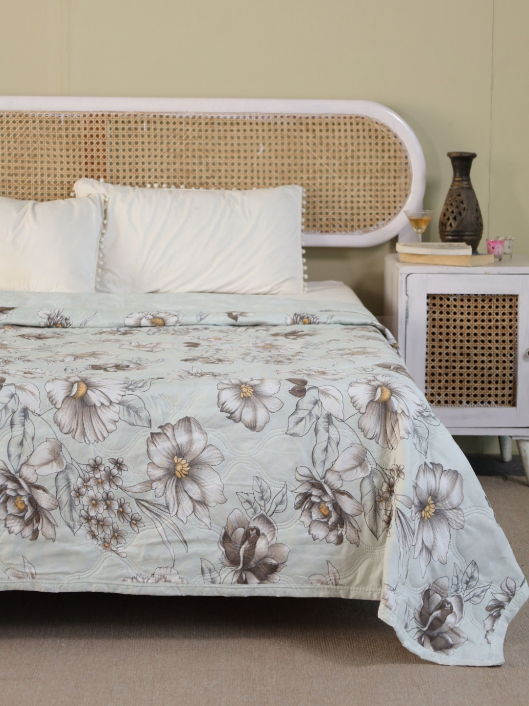 Changers Peach & Green Floral Printed Microfiber AC Room 350 GSM Double Bed Comforter