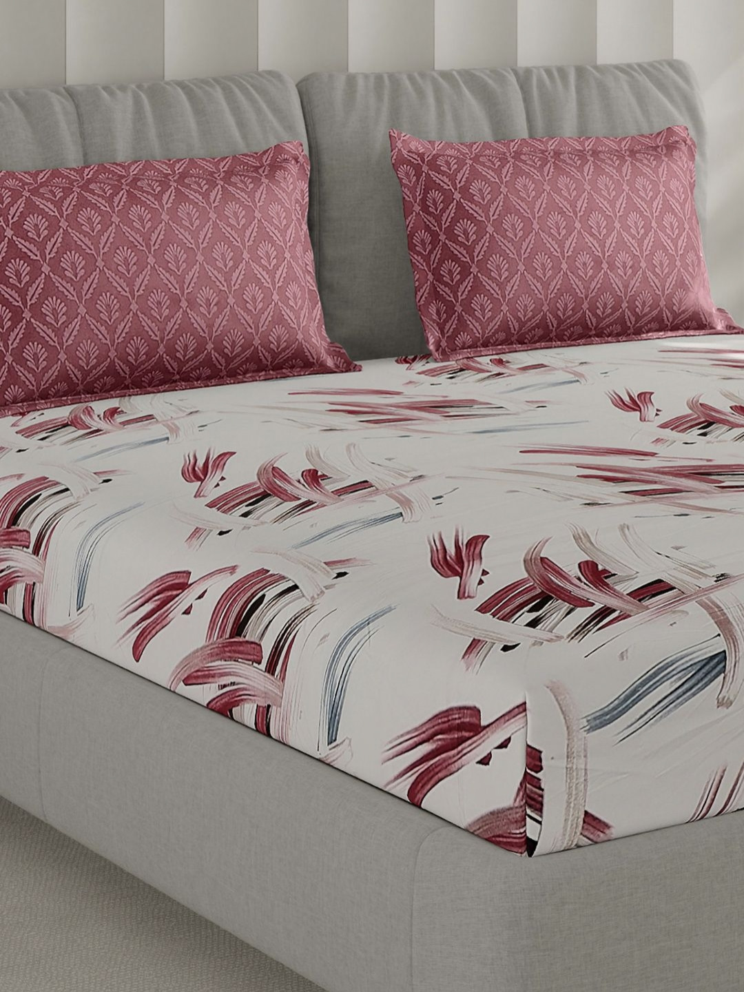 Monte Carlo Pink & Black Floral Printed 130 TC Queen Bedsheet Set 2.2 x 2.5 m