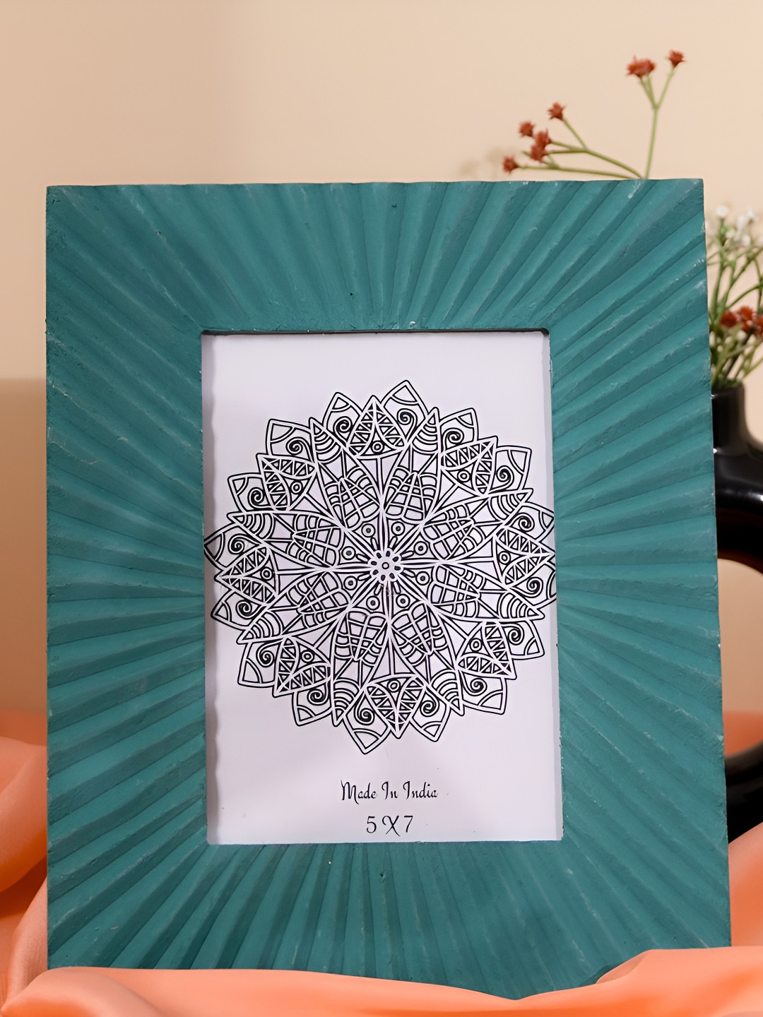 THREADVIBE LIVING Green & White Textured Wooden Table Photo Frame