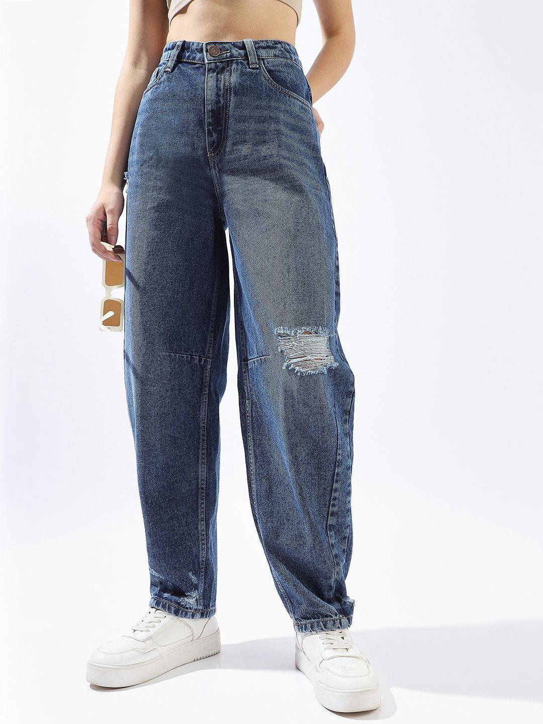 High Star Women Balloon Fit High-Rise Light Fade Distressed Cotton Jeans