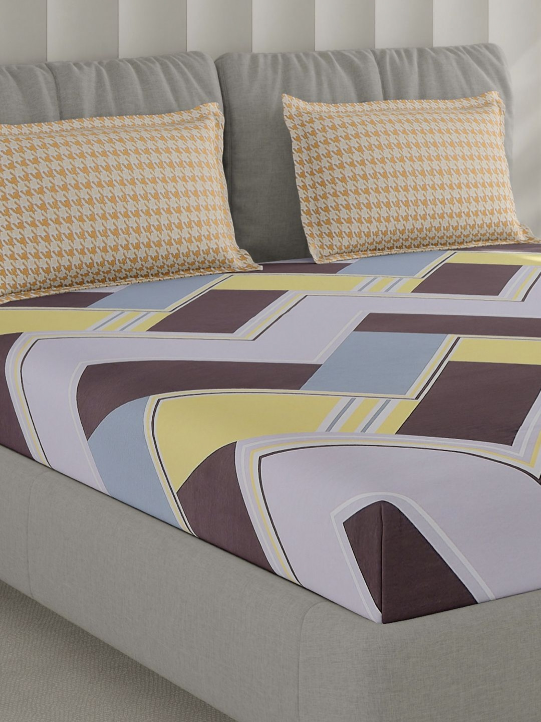 Monte Carlo Lavender Abstract Cotton 210 TC Queen Fine Bedsheet with 2 Pillow Covers-230 x 250 cm