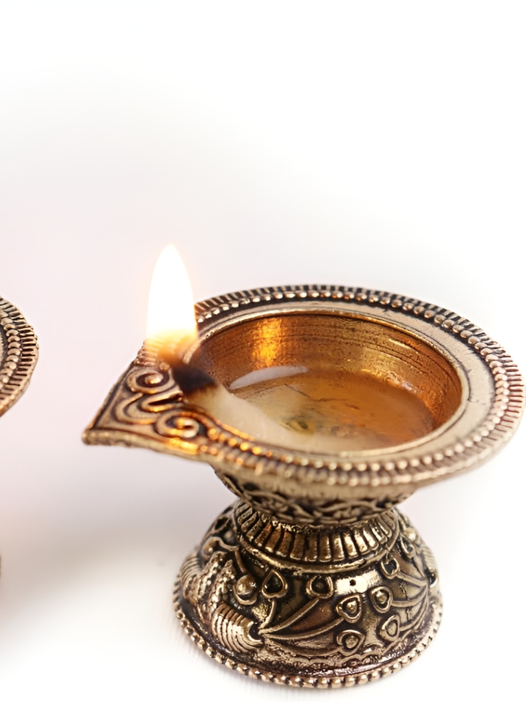 The Spiritual Living 2-Pieces Brass Diya Batti