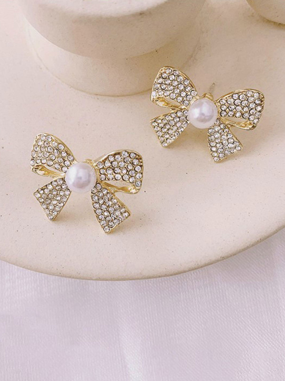 FIMBUL Gold-Plated Pearls & Artificial Stones Studded Beaded Bow Shaped Studs