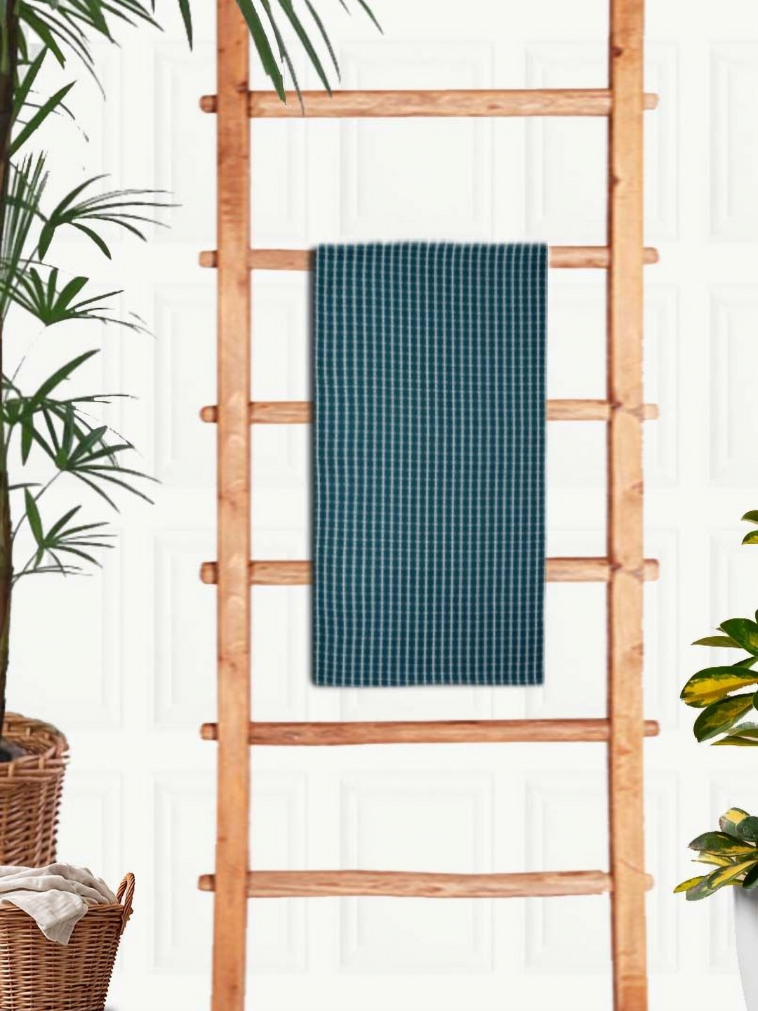 Aura Blue & White Printed Cotton 210 GSM Waffle Ultra Absorbent Bath Towel