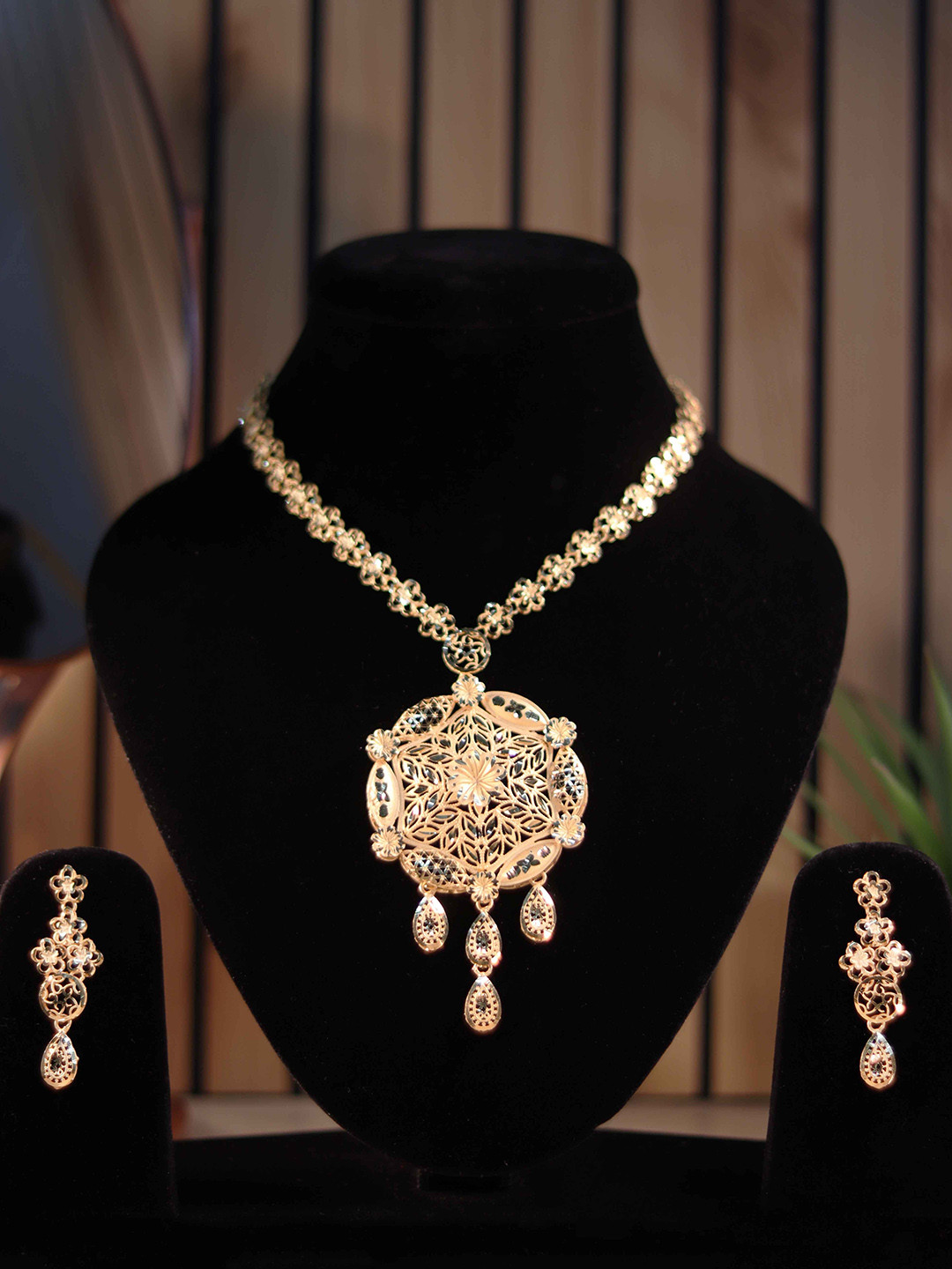 GOLD CASH 10k Gold-Plated Floral Jewellery Set