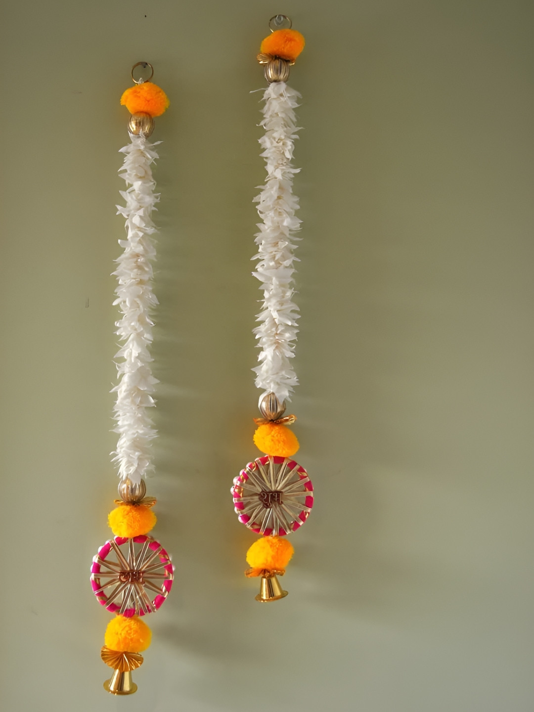 Nutts Yellow & White Hanging Garlands