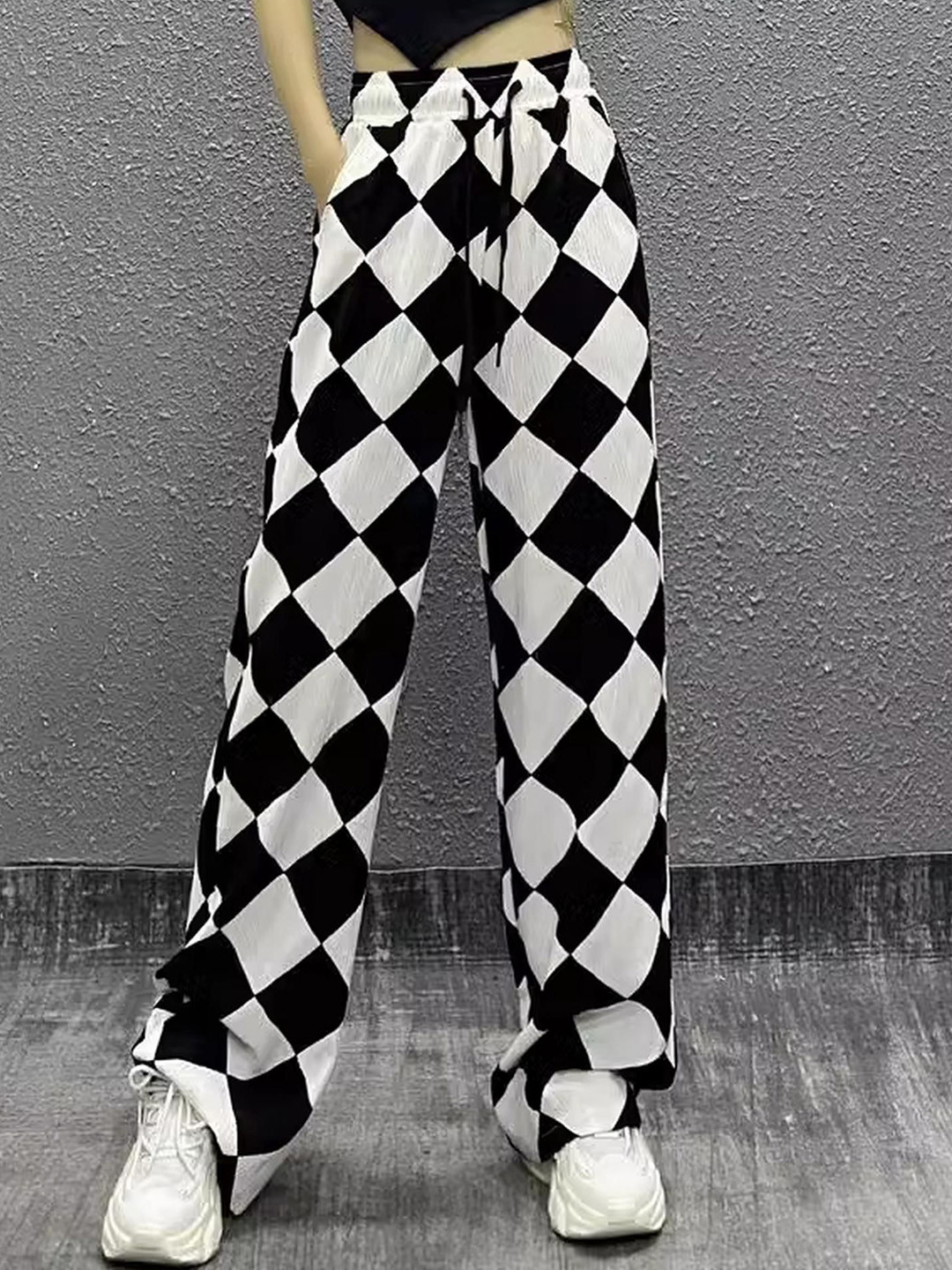Outzidr Black & White Diamond Print Joggers