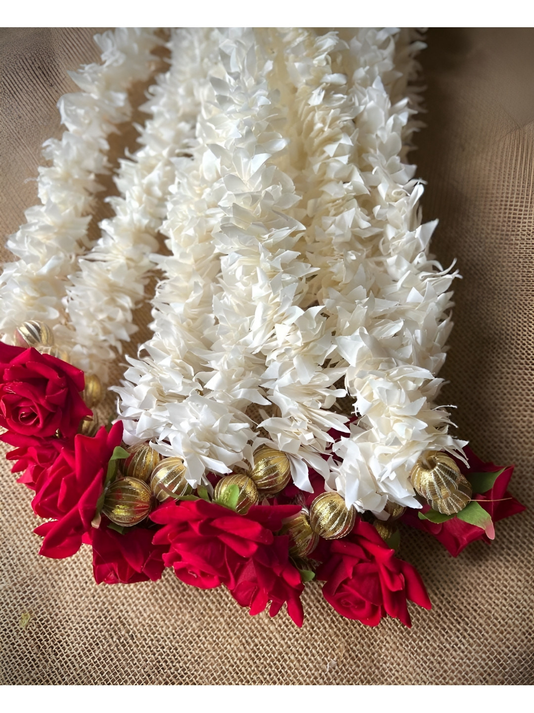 Nutts Red & White Hanging Garlands
