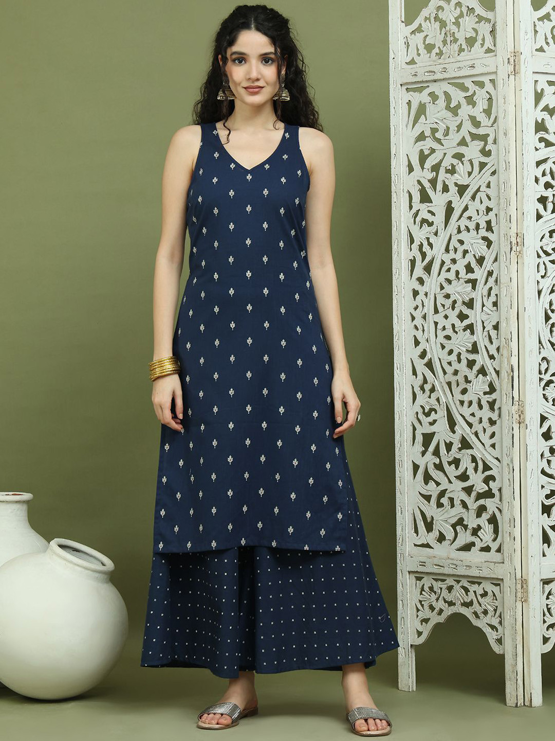 Jompers Floral Printed Pure Cotton Sleeveless V-Neck Straight Kurta With Palazzos