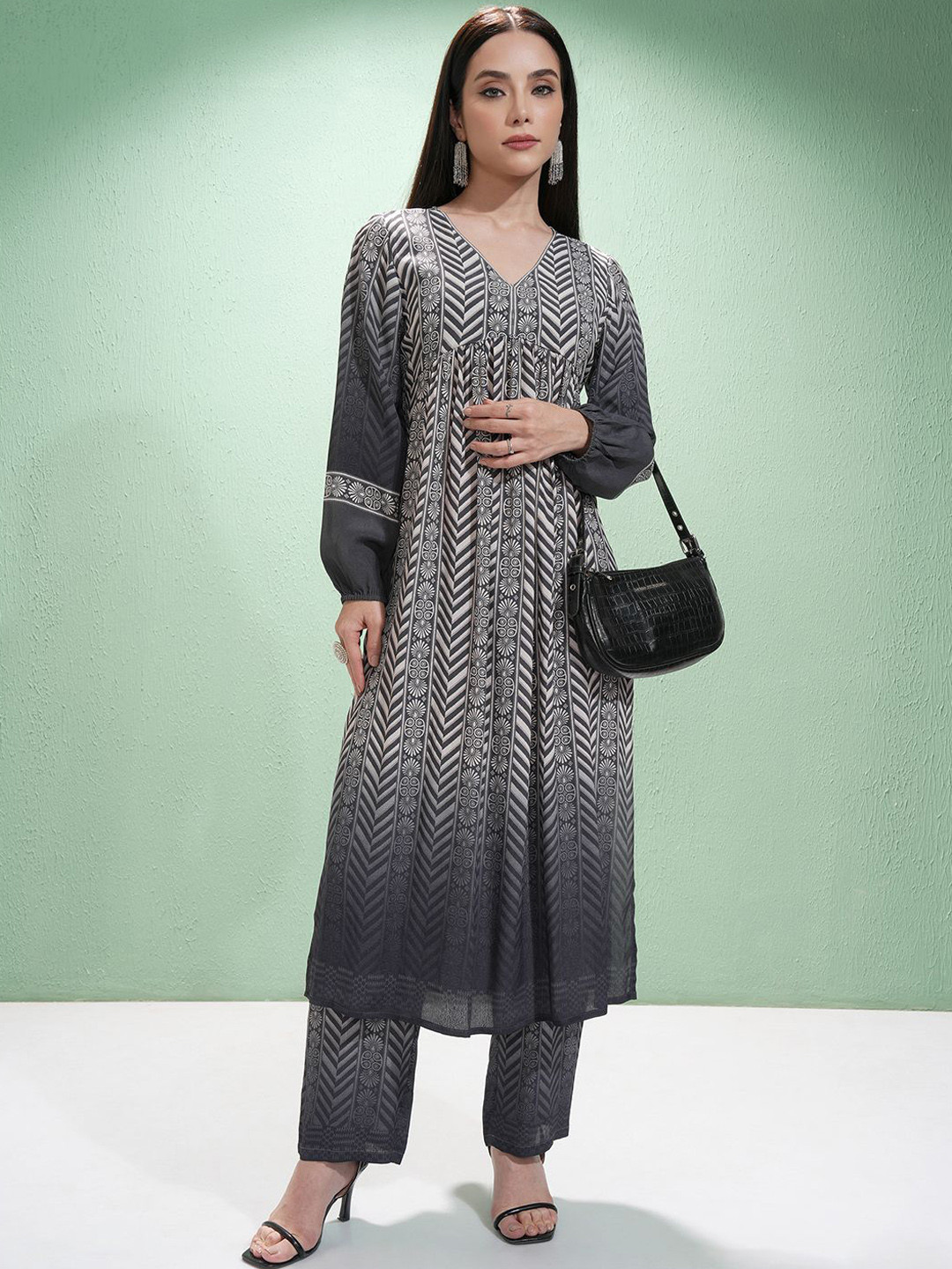 Vishudh Women Printed Regular Kurta with Palazzos
