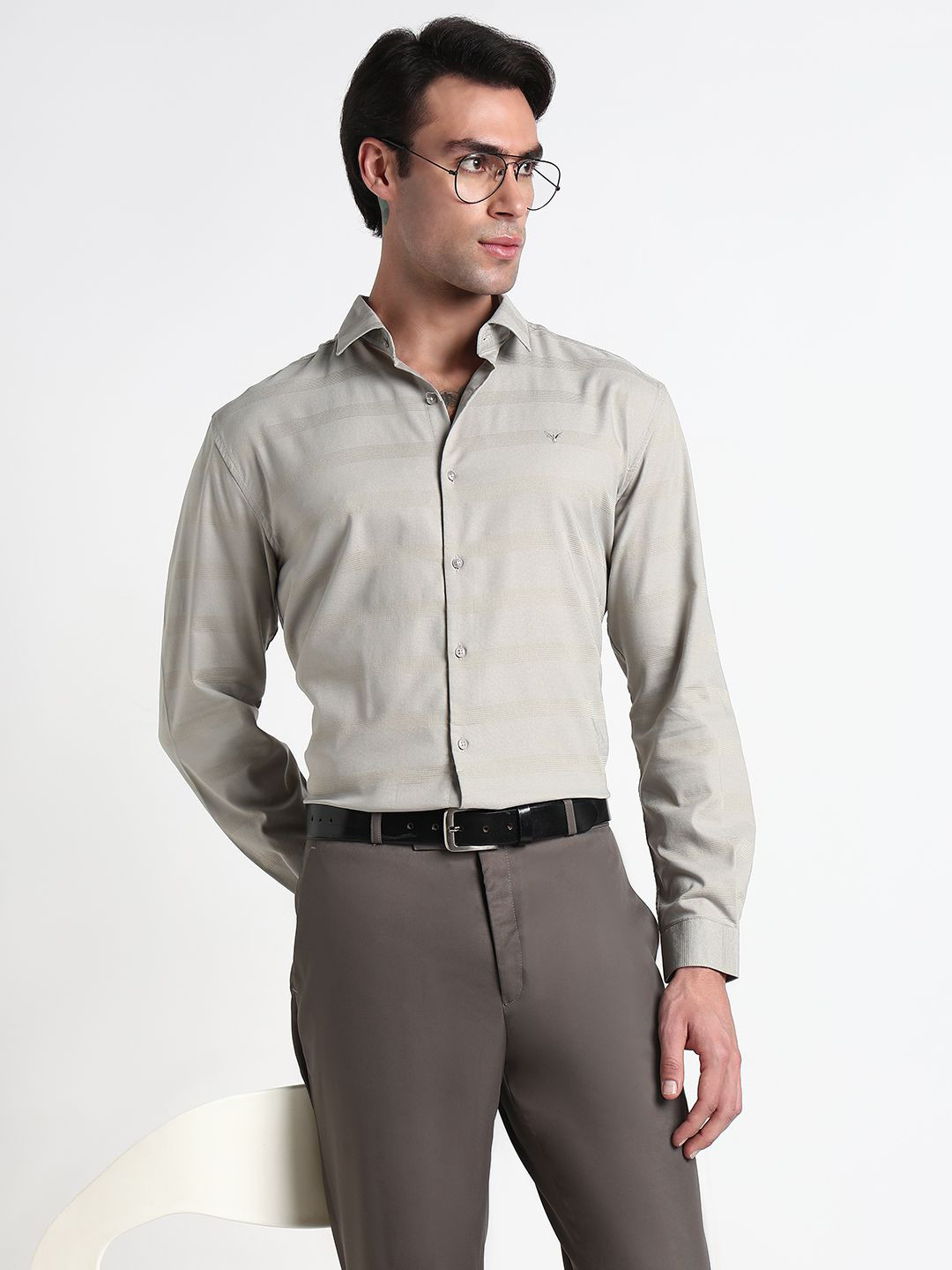 SHOWOFFFF Men Comfort Slim Fit Striped Formal Shirt