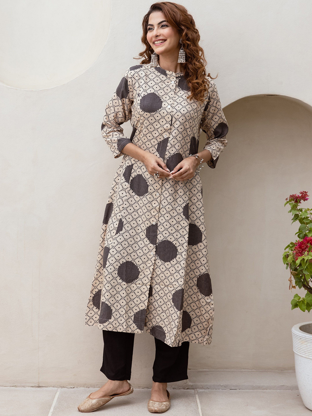 DIVASTRI Geometri Printed Mandarin Collar A-Line Kurta With Trousers