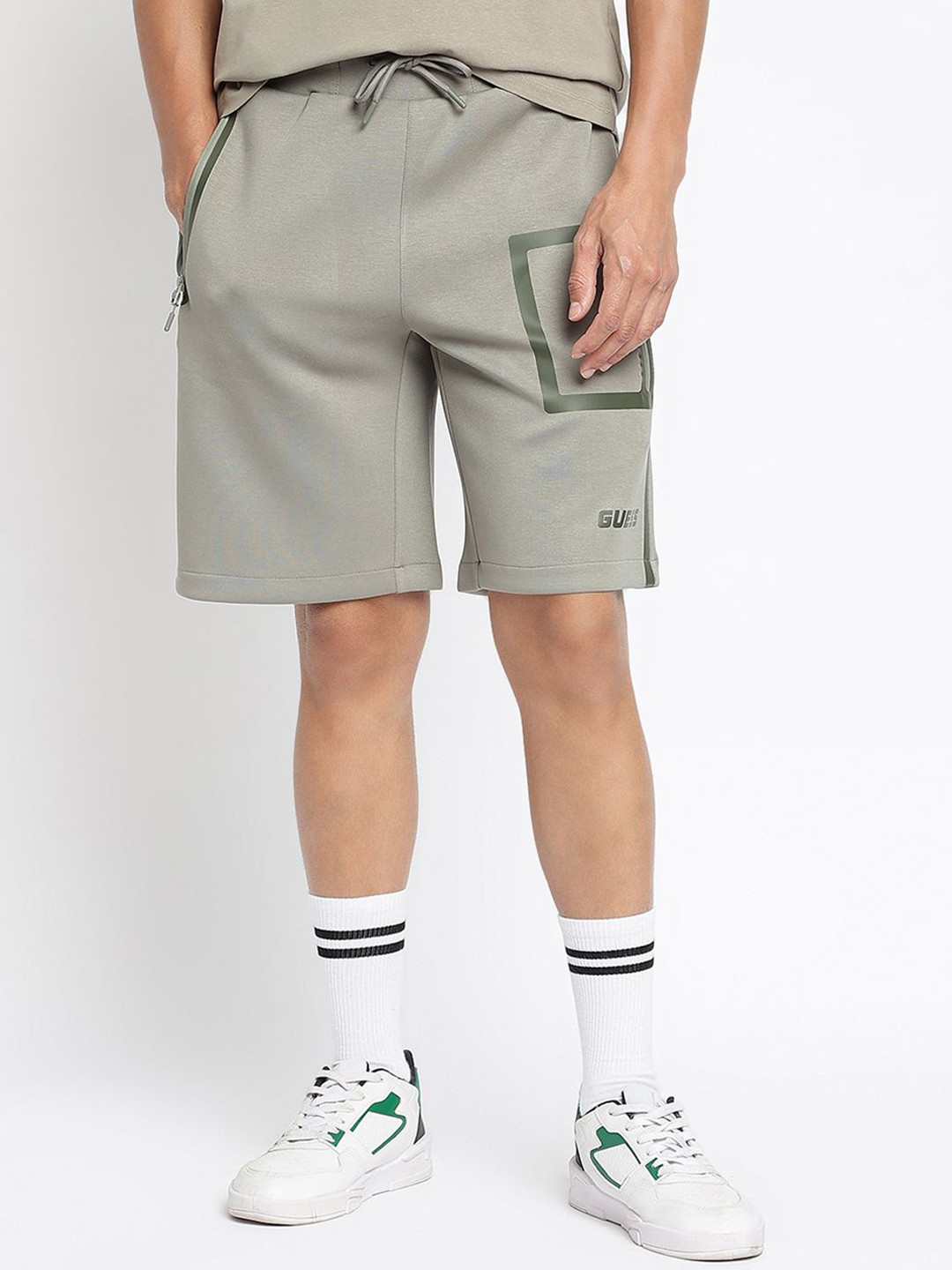 GUESS falkor Men Solid Knee LengthShorts