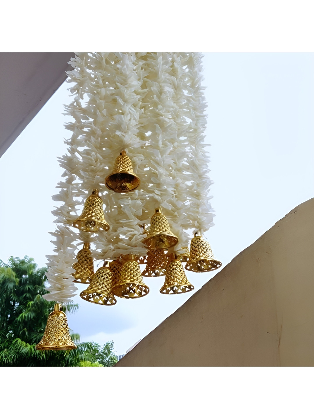 Nutts White Hanging Garlands