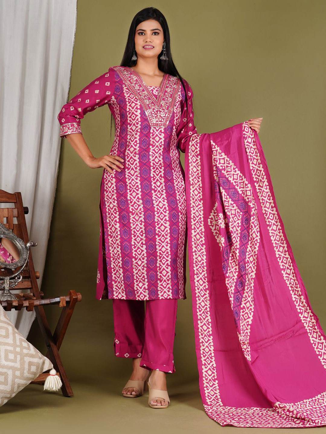Loyster Ethnic Motifs Printed Square Neck Sequinned Pure Silk Kurta Trousers & Dupatta