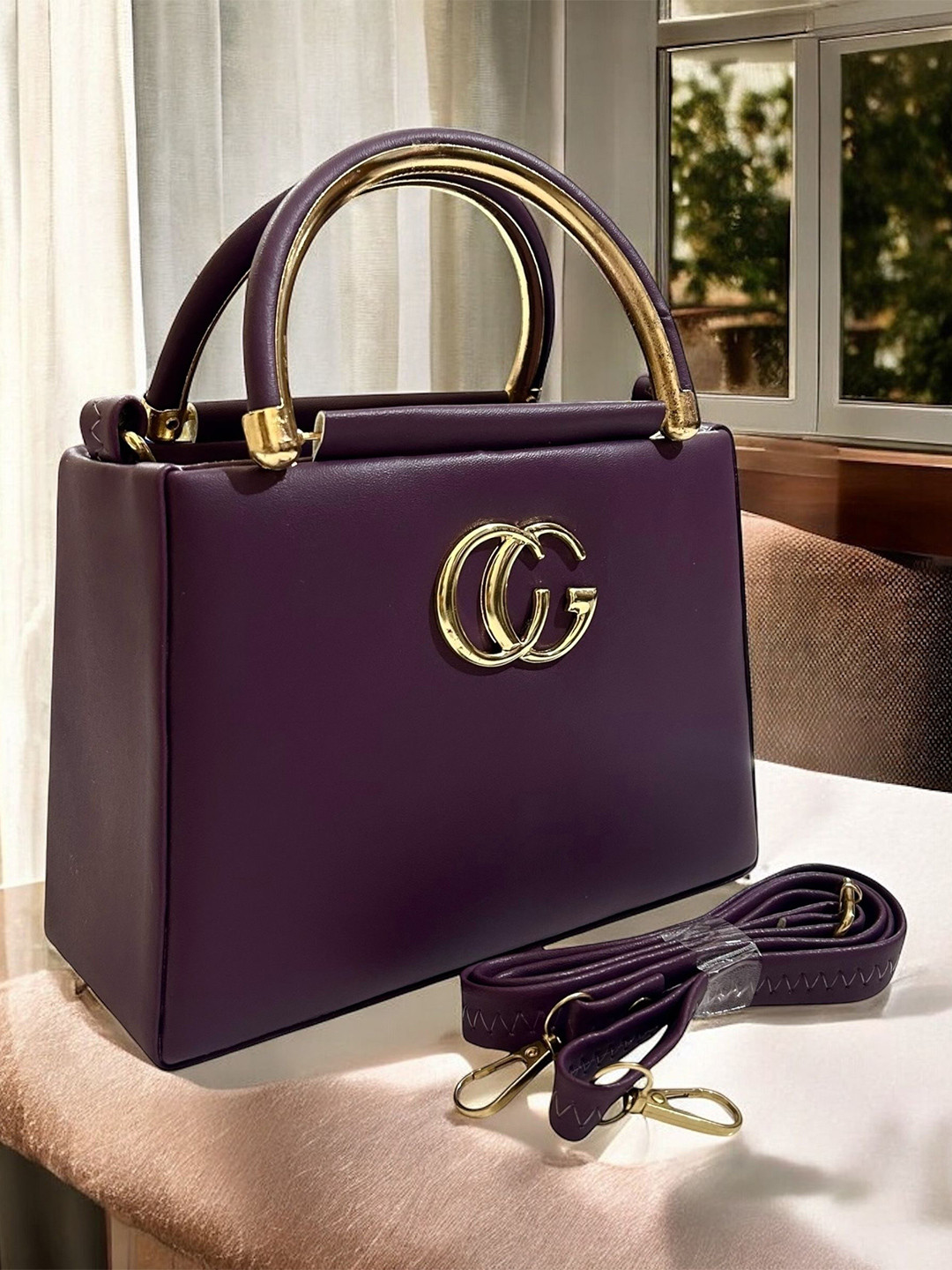 SKORPIO Solid Structured Sling Bag