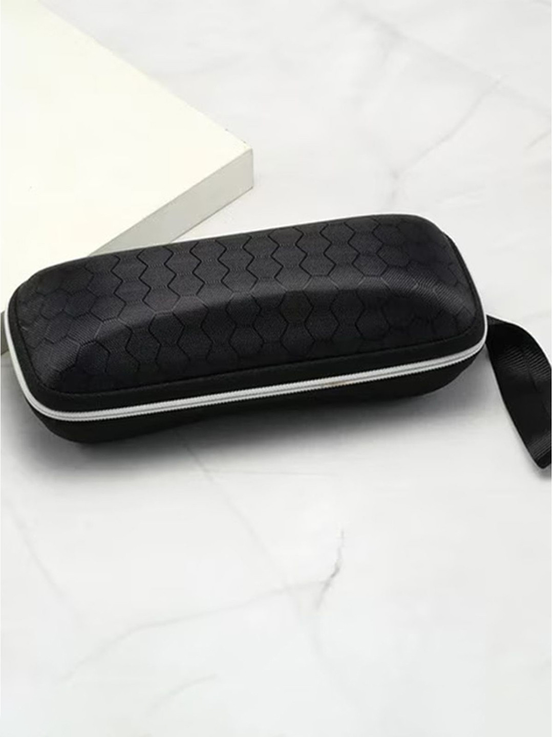HAYDEN haiza Unisex Textured Sunglasses Case