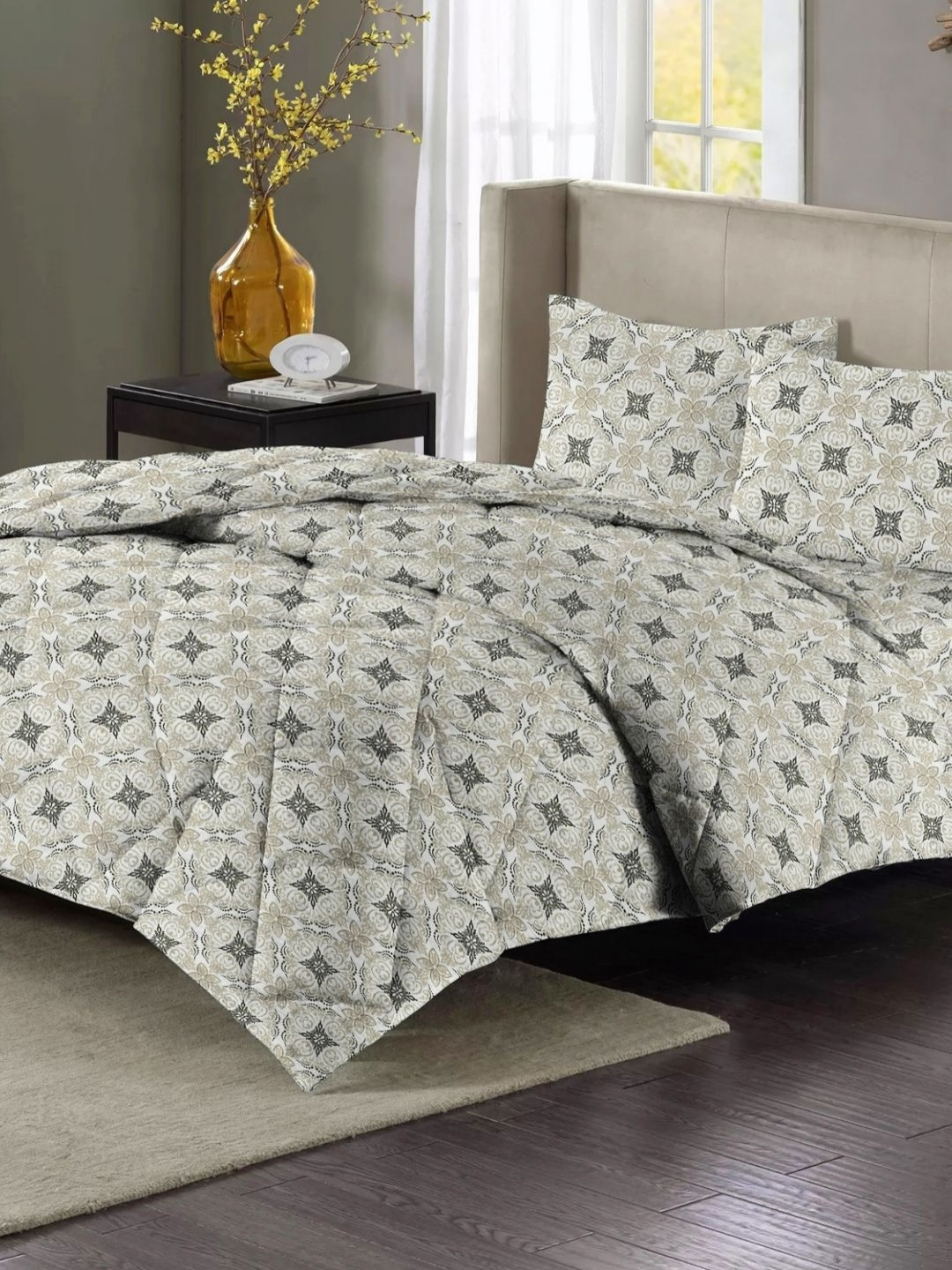 VAS COLLECTIONS White & Black Floral Polycotton 4 Piece Double Extra Large Superfine Bedding Set