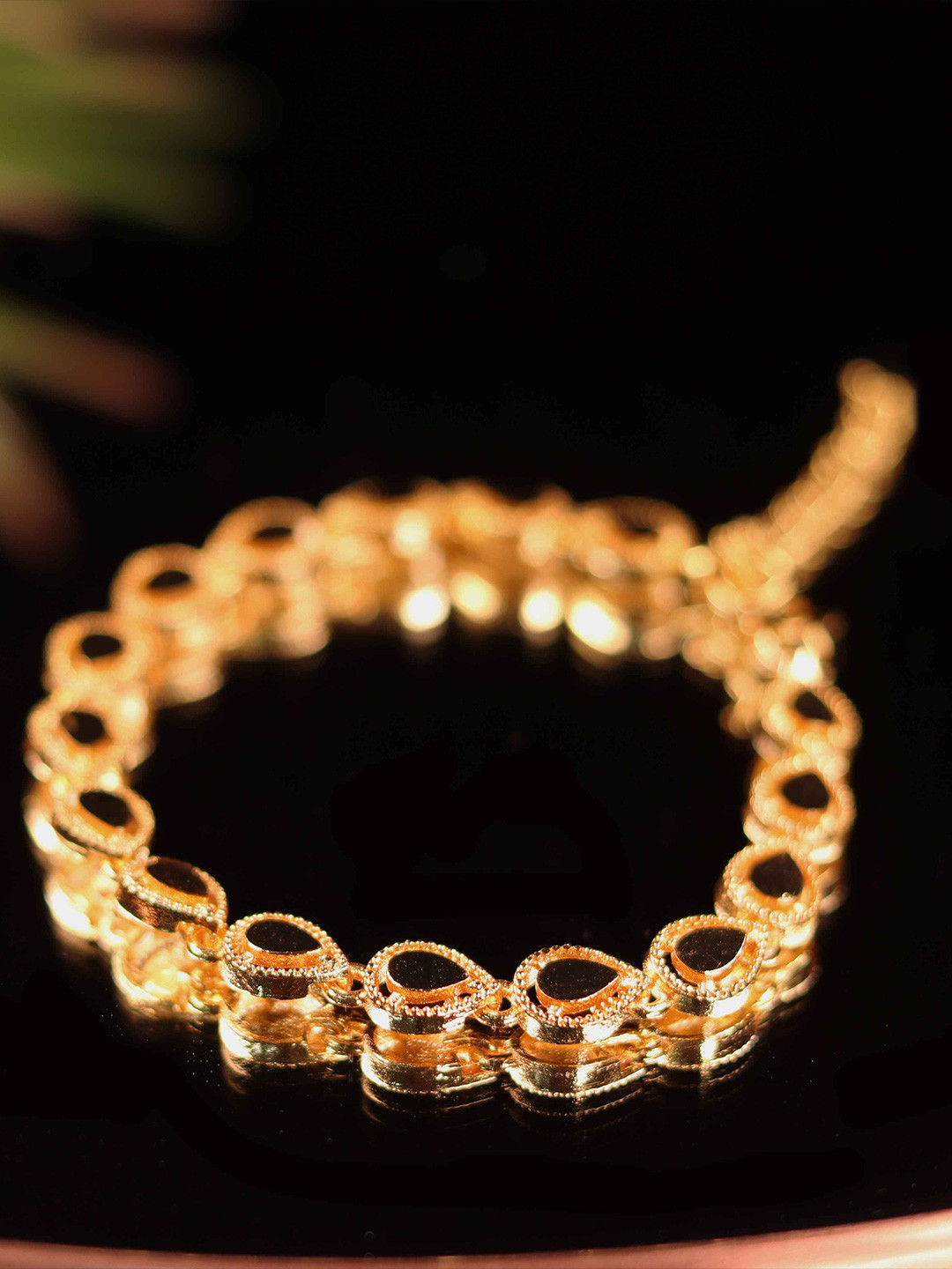 GOLD CASH Unisex 10k Gold-Plated Teardrop Shape Link Bracelet