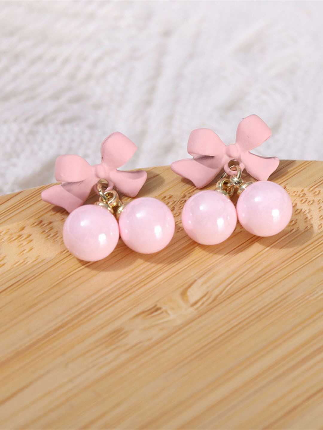 FIMBUL Gold-Plated Pearls Beaded Bow Shaped Studs